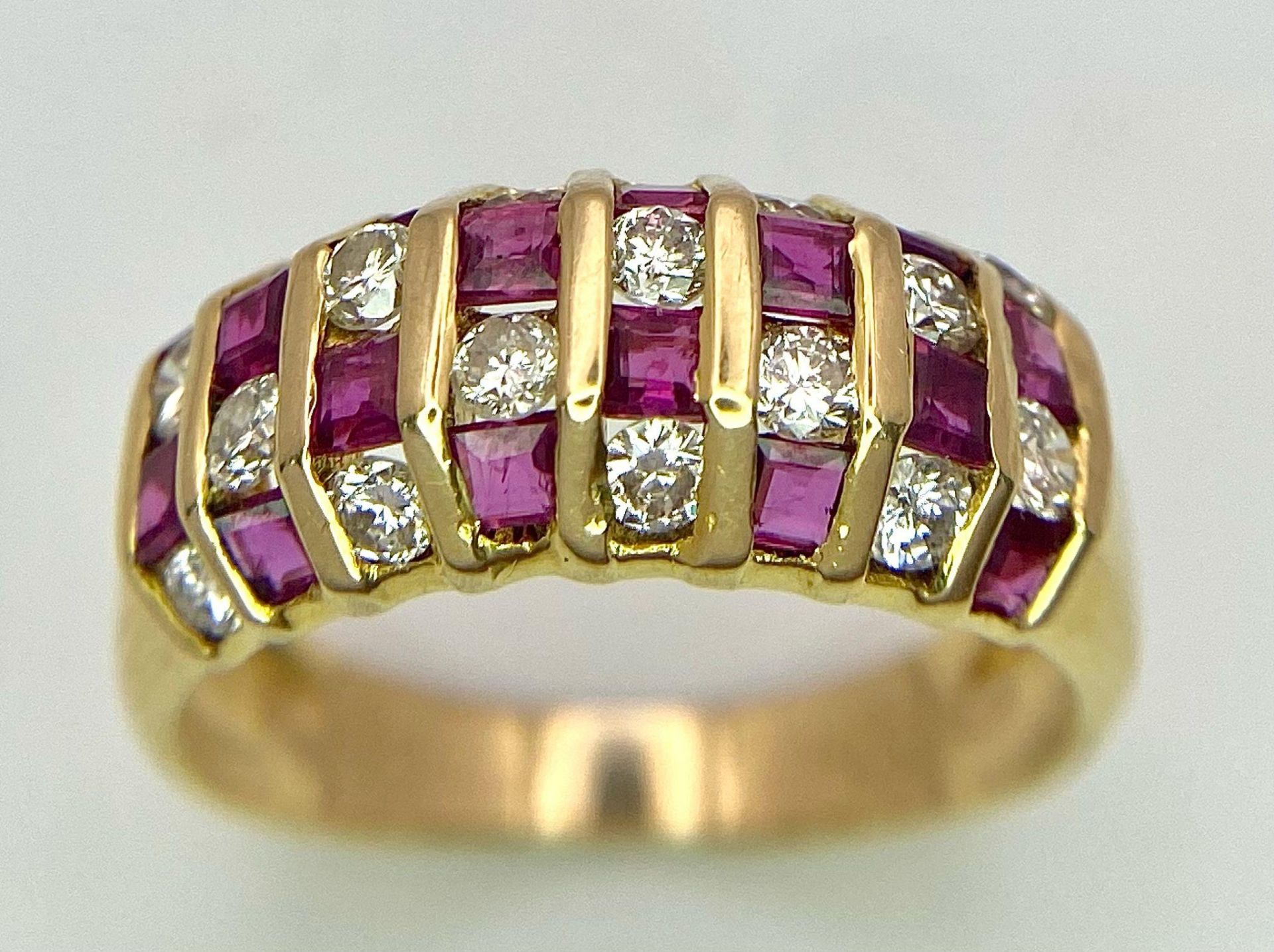 A STUNNING 18K GOLD DIAMOND AND RUBY RING , HAVING 4 ROWS OF ALTERNATING STONES . 4.1gms size M - Bild 2 aus 15