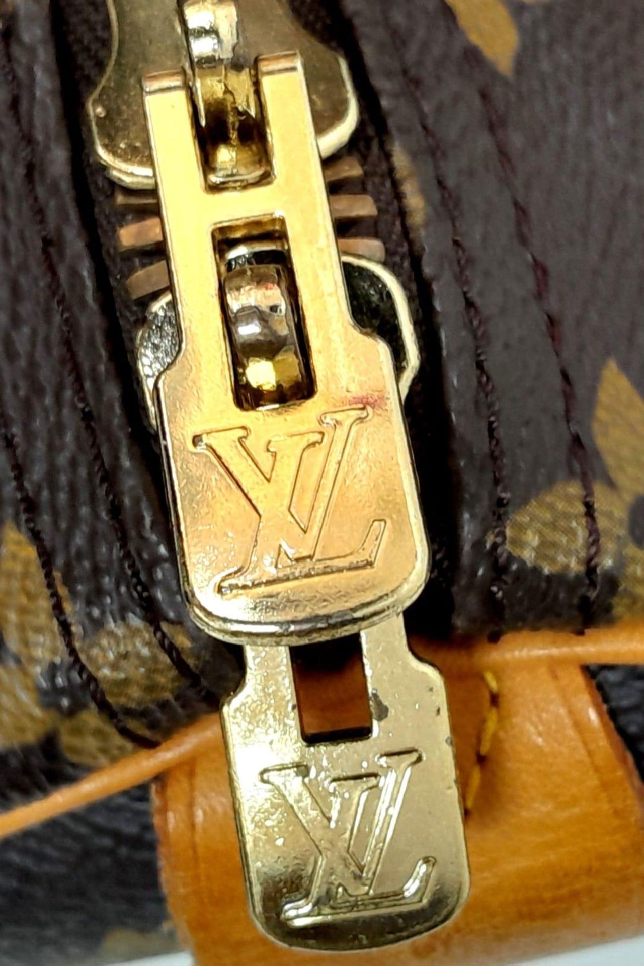 A Louis Vuitton Monogram Keepall 60 Travel Bag. Leather exterior with gold-toned hardware, two - Image 10 of 12