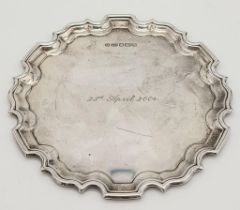 A vintage 925 silver salver with fabulous design. Come with full Sheffield hallmarks. Total weight