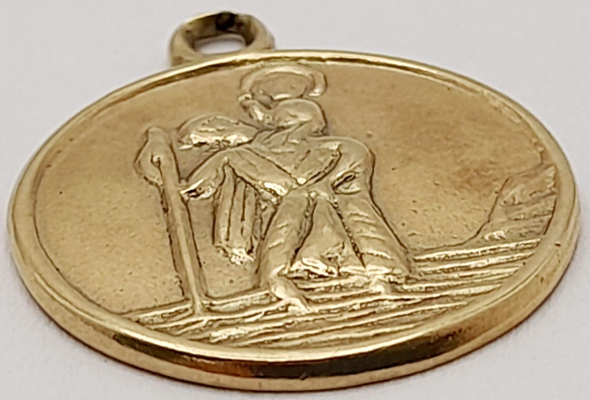 A 9K Yellow Gold St. Christopher Pendant/Charm. 2cm. 2.7g - Image 3 of 9