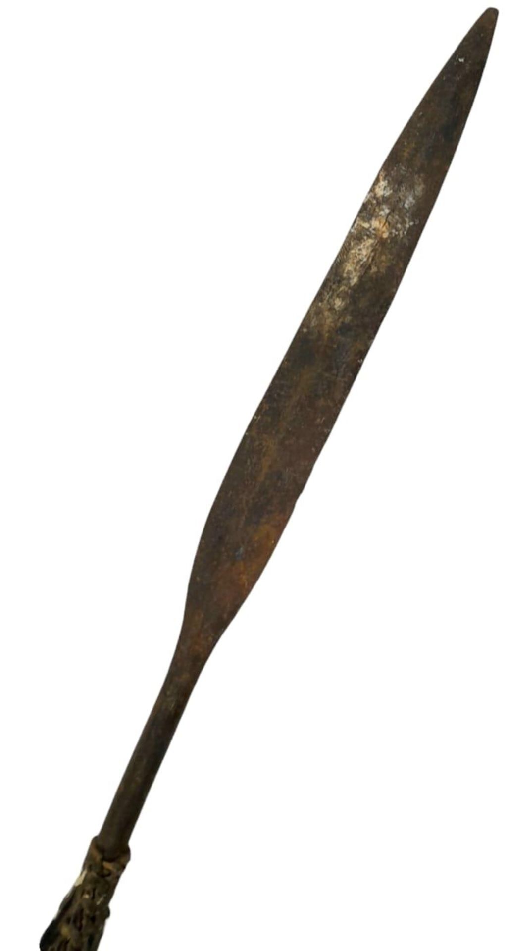 An Antique 19th Century Zulu Assegai. 100cm Length. Possibly Early 20th Century Replcament Shaft. - Bild 2 aus 4