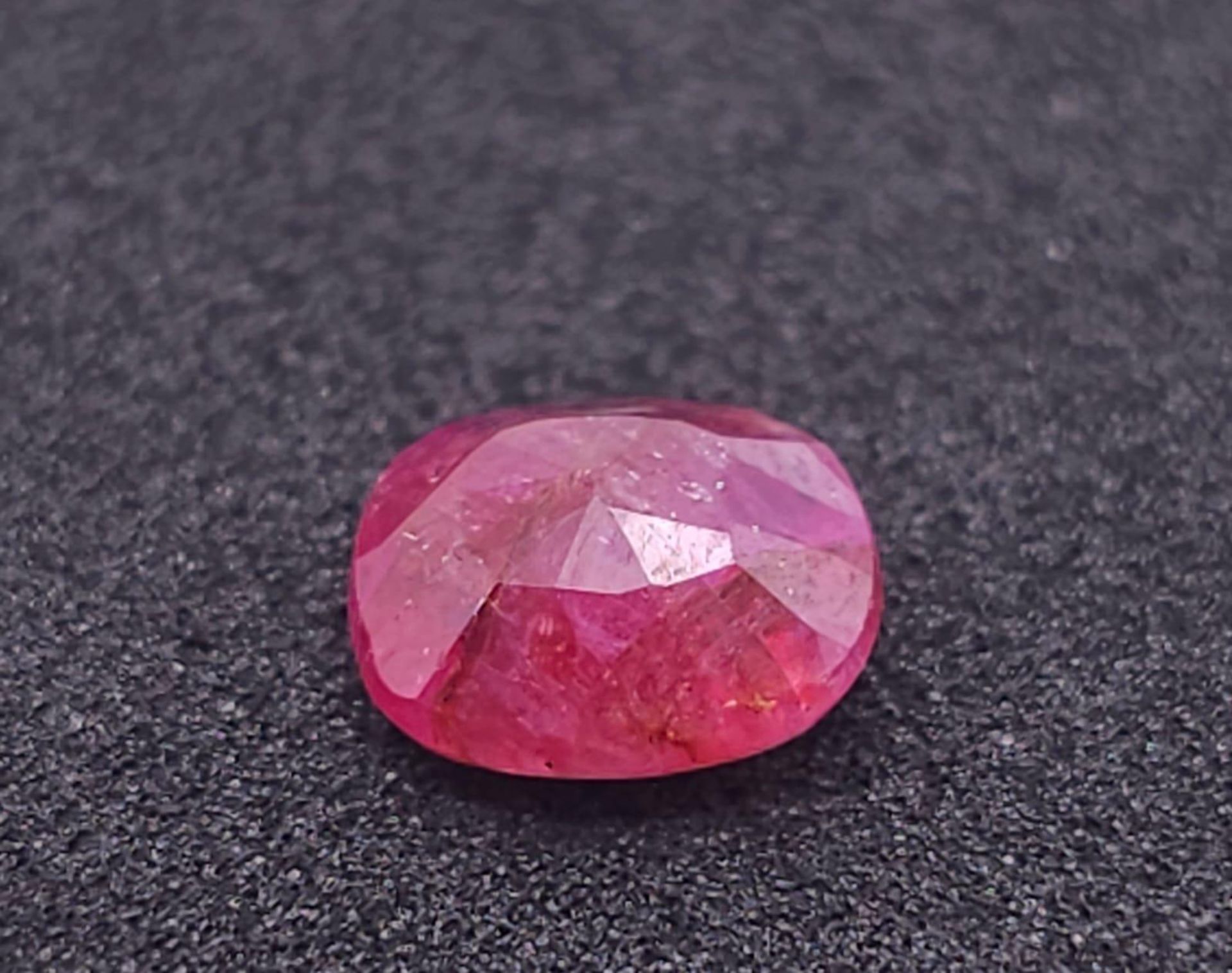 A 1.52ct Burma Untreated Ruby, in the Cushion Shape. Comes with the GFCO Swiss Certificate. ref: - Bild 3 aus 6