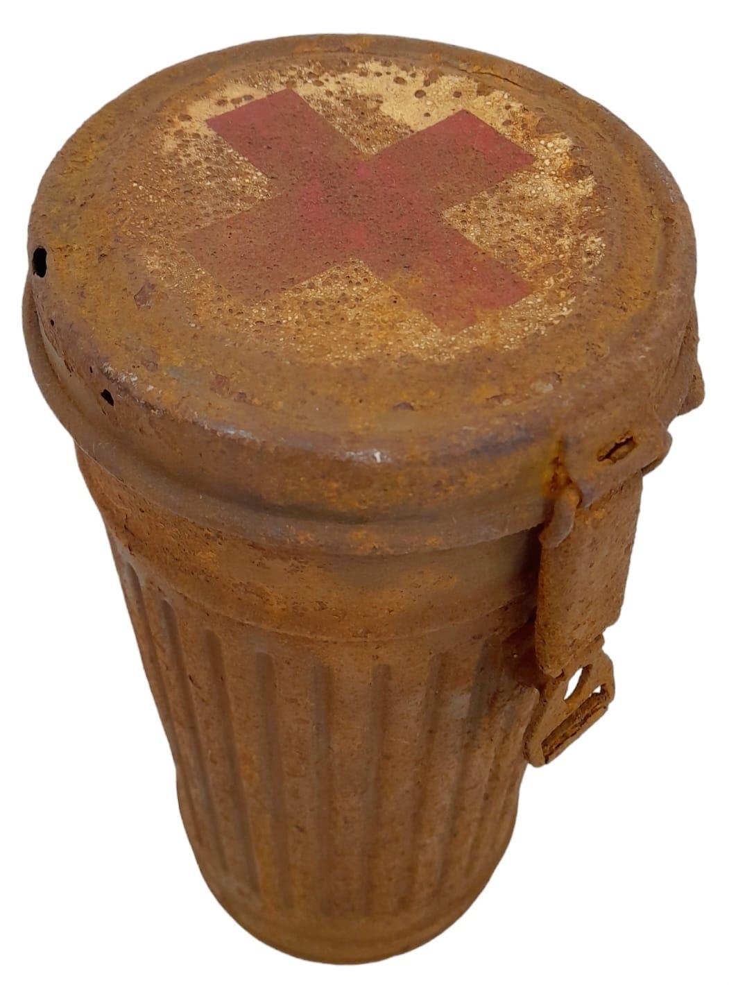 Semi Relic WW2 German Medics Gas Mask Canister. With remains of Normandy Camouflage - Bild 4 aus 9