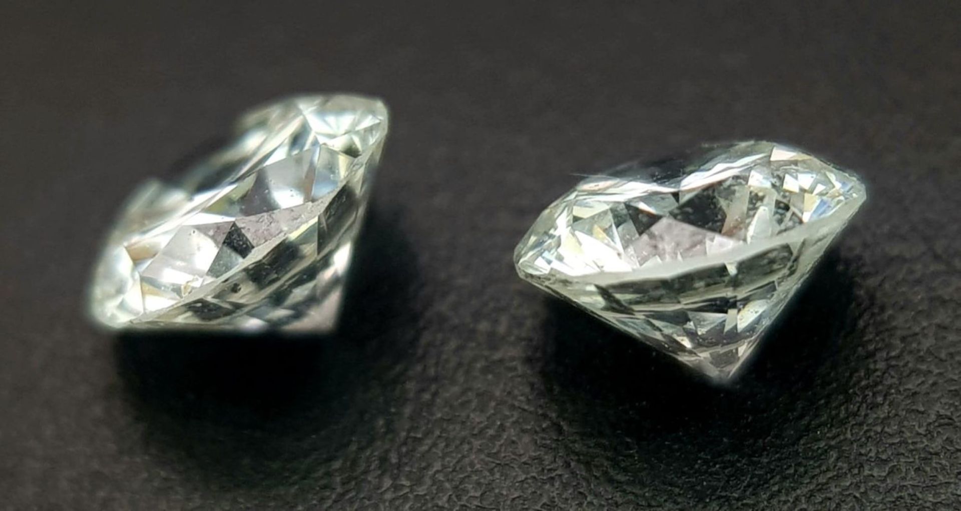 A top quality pair of brilliant cut diamonds, 0.402 carats each, with certificates from - Bild 5 aus 12