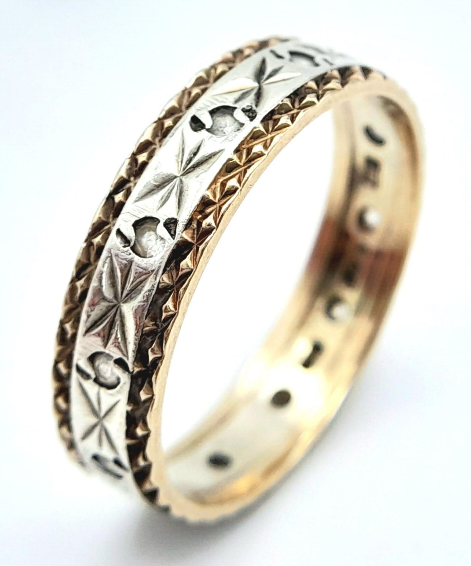 A Vintage 9K Yellow and White Gold Diamond Eternity Ring. Size P. 2.7g weight. - Bild 6 aus 11