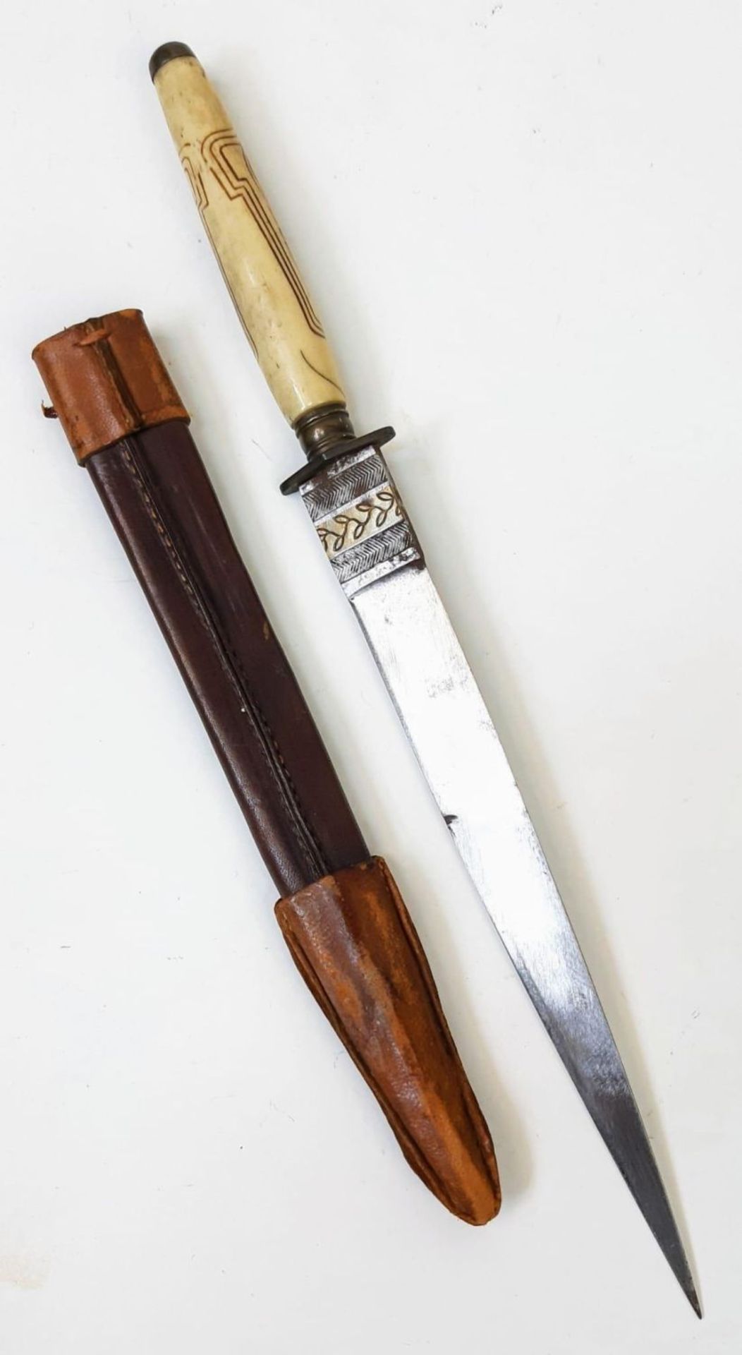 An Antique Unique Art Nouveau Decorated Bone Handle Stiletto Dagger in Leather Sheath. 29cm Length. - Bild 3 aus 12