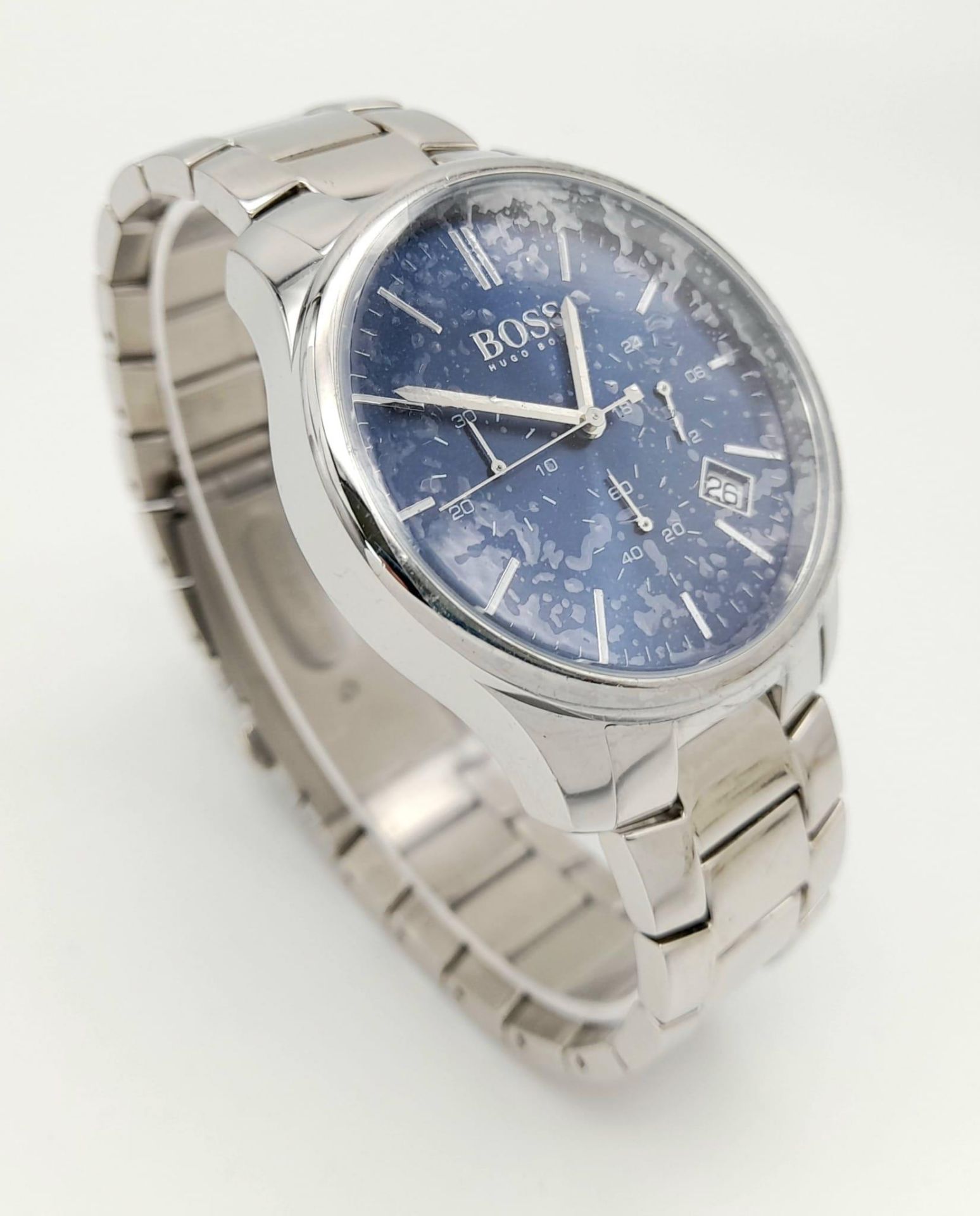 A HUGO BOSS CHRONOGRAPH WITH 3 SUBDIALS , QUARTZ MOVEMENT , STUNNING BLUE DIAL . 42mm - Image 4 of 14