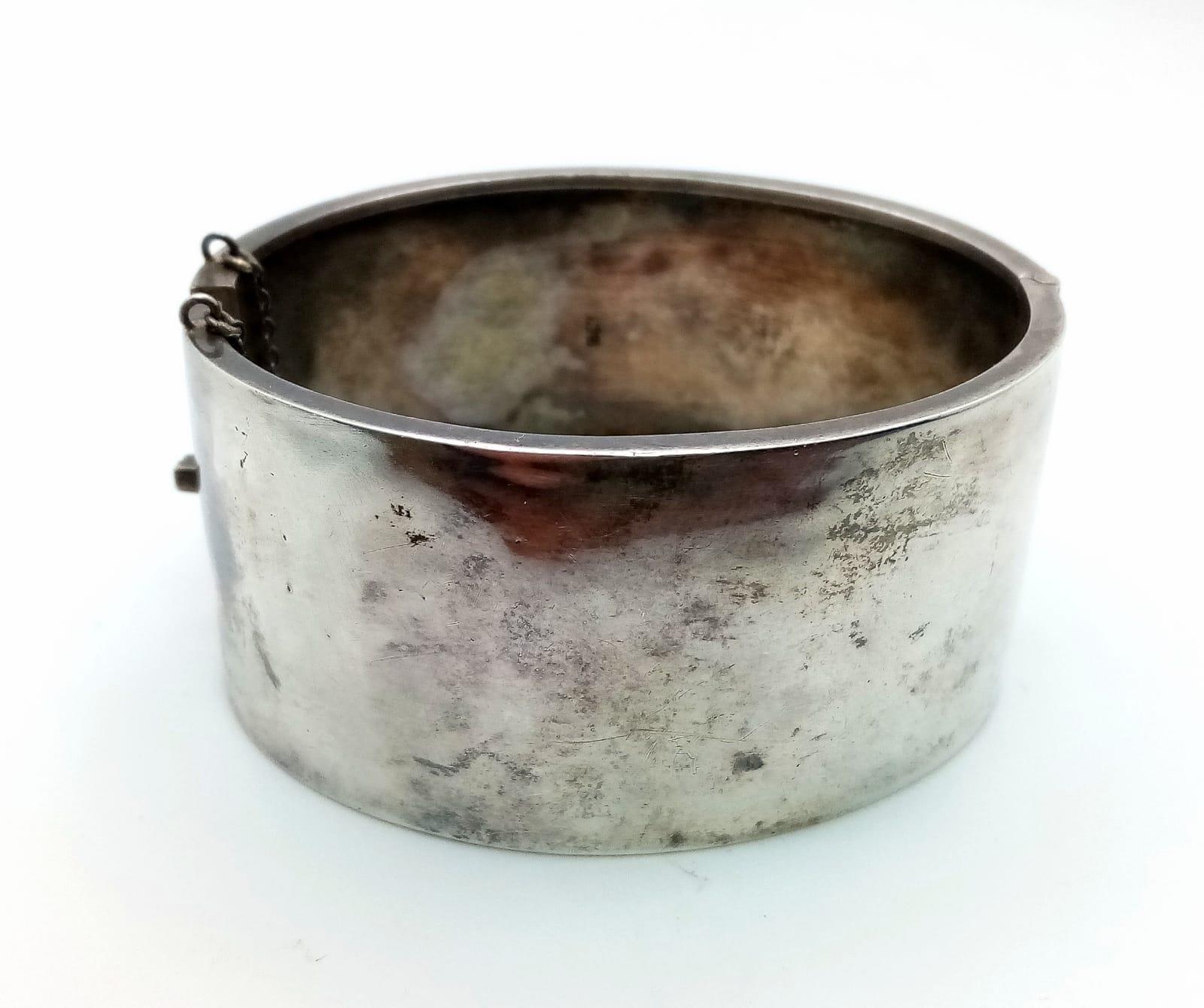 A vintage sterling silver click-on bangle with fabulous floral engravings. Come with full Birmingham - Image 2 of 6