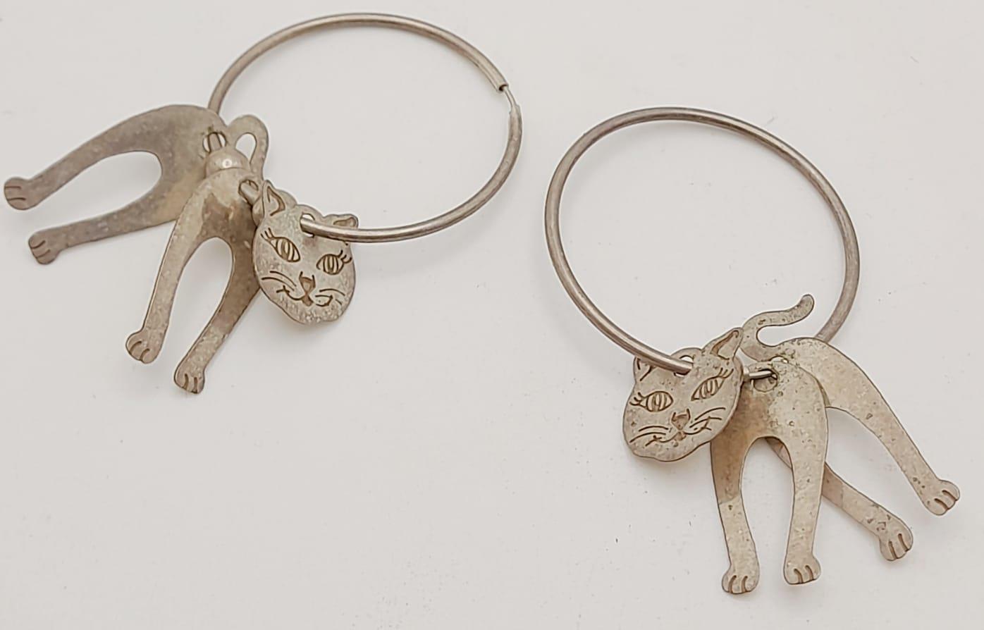 A stylish pair of 925 silver cat earrings. Total weight 3.3G. Please see photos for details.