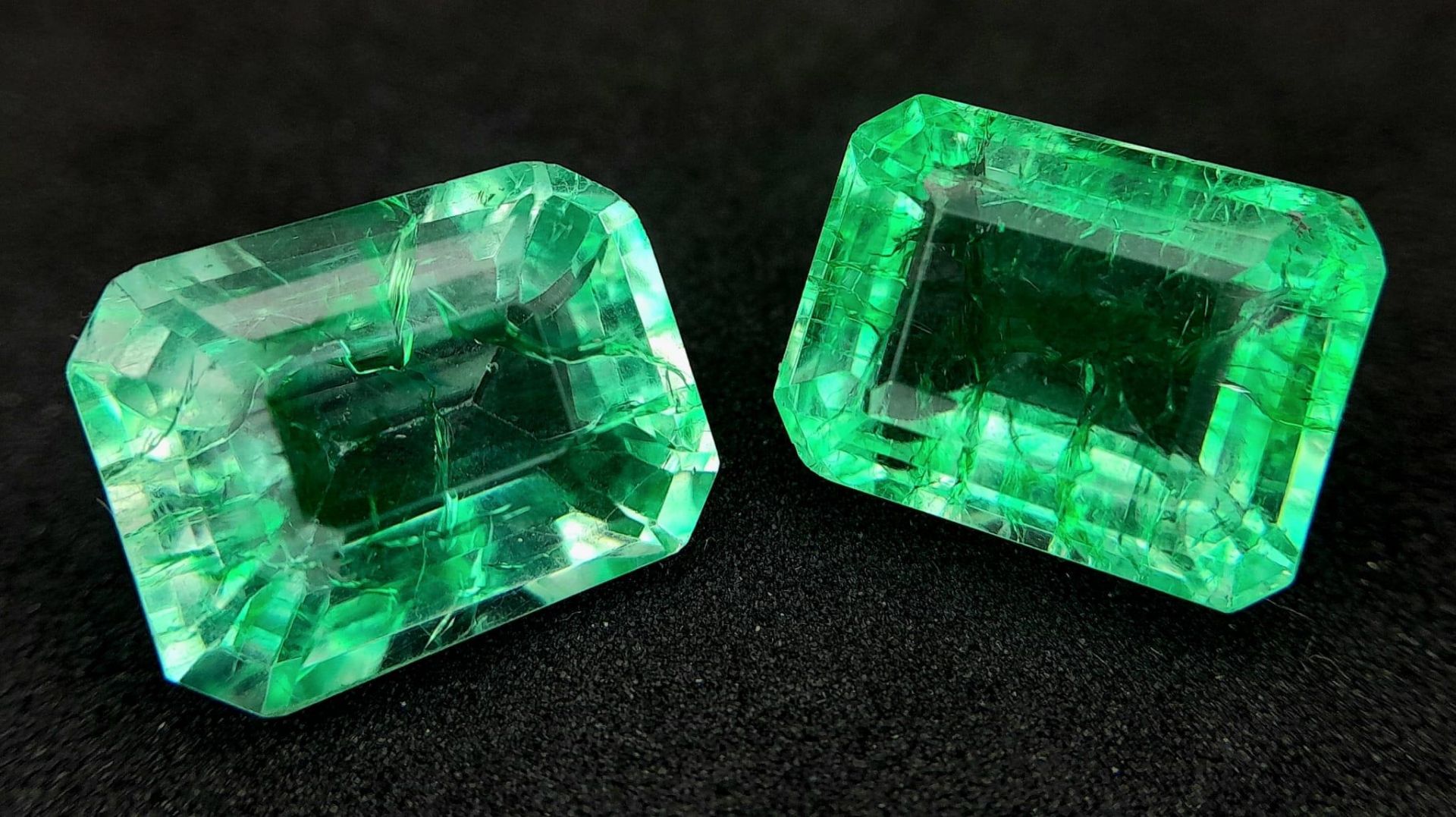 A very interesting pair of green quartz, emerald cut. Dimensions: 14 x 10 x 8mm, weight: 8 carats