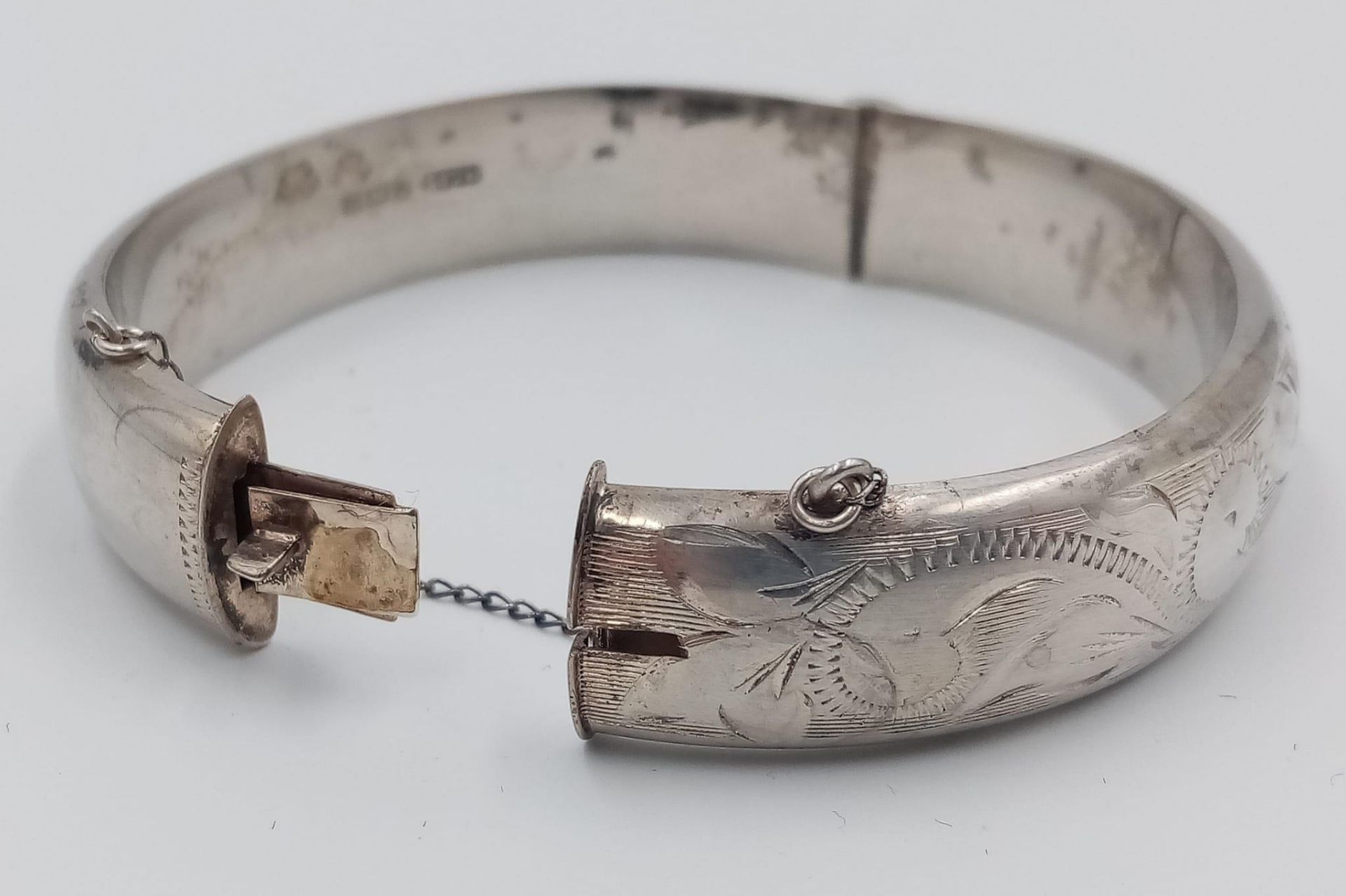 A 1994 Hallmarked Silver Scroll Detail Bangle by Henry Griffith and Sons Silversmiths. 6cm inner - Image 3 of 4