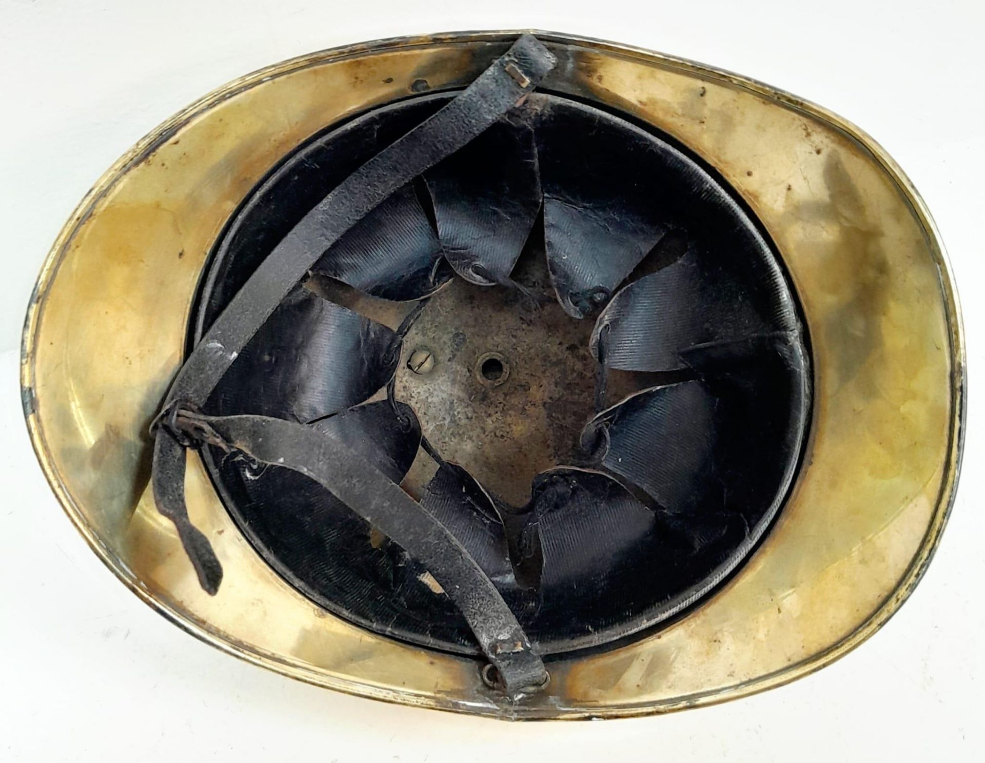 A Late 19th Century French Fireman's Brass Ornate Helmet. With original liner. - Bild 4 aus 4