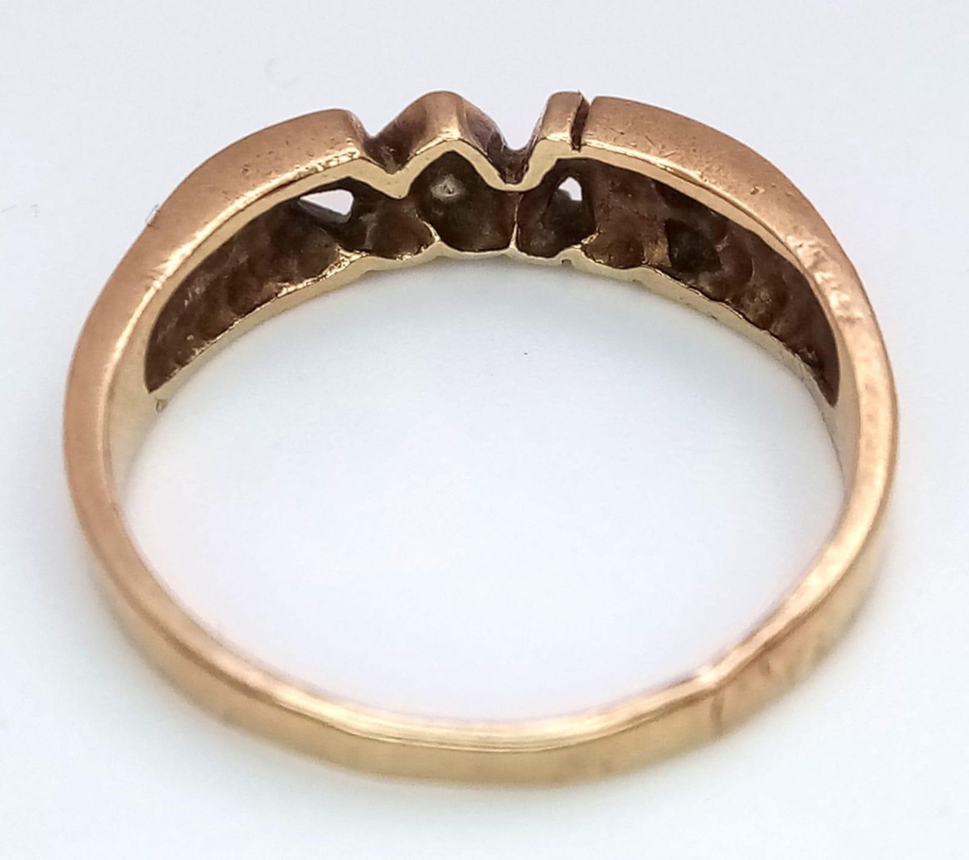 A 9K Yellow Gold 'Love' Ring with White Stone Decoration. Size O/P. 2.52g weight. - Bild 4 aus 5