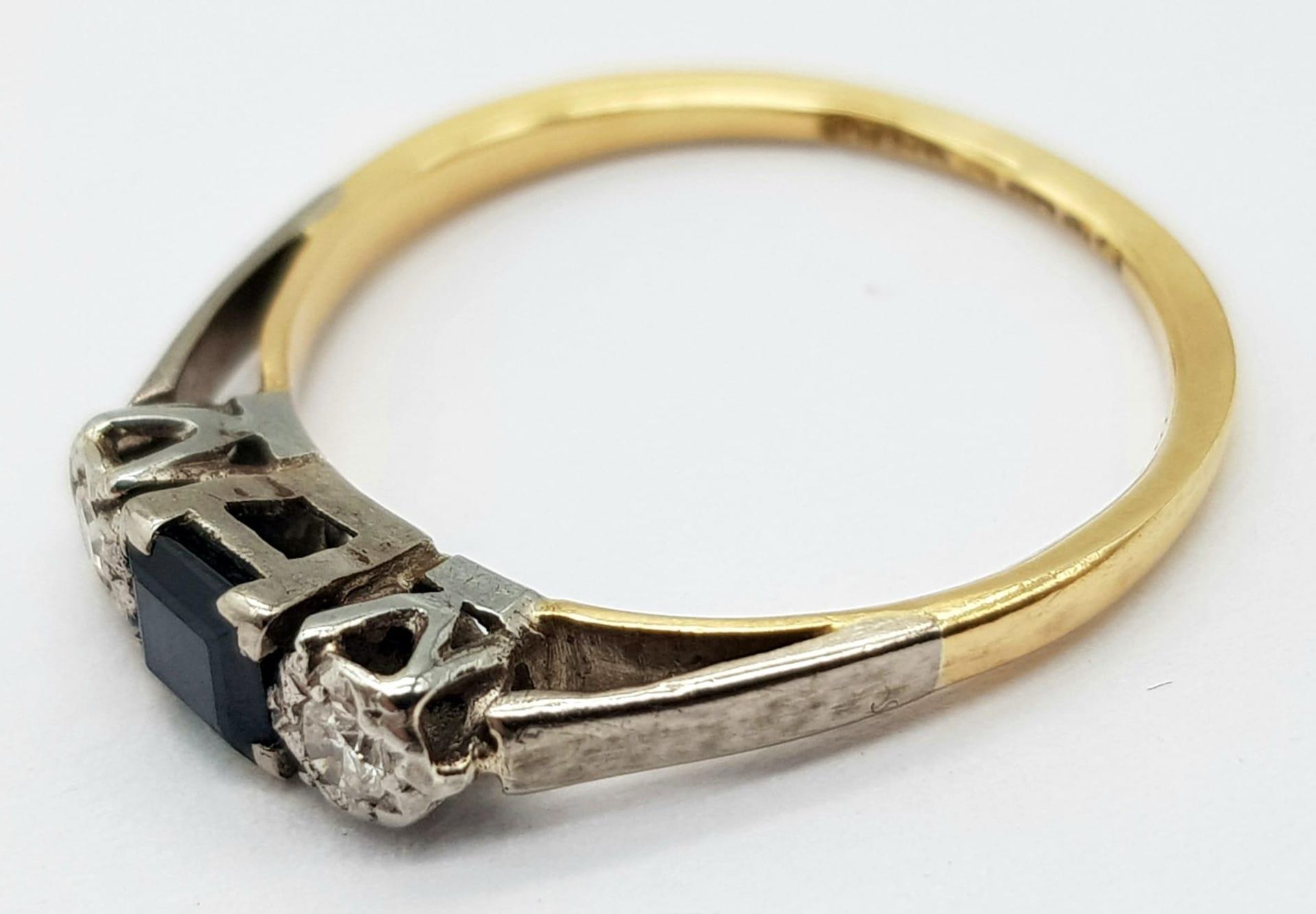A Vintage 18K Yellow Gold Diamond and Sapphire Ring. Size J. 1.8g - Bild 4 aus 6