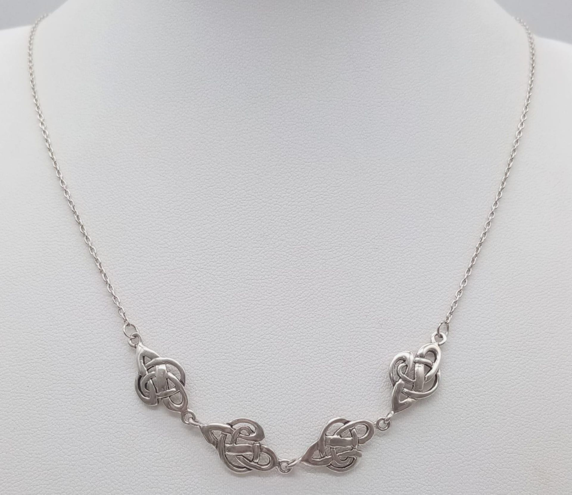 A Vintage Sterling Silver Celtic Knot Design Necklace. 45cm Length. Weight 5.07 Grams.