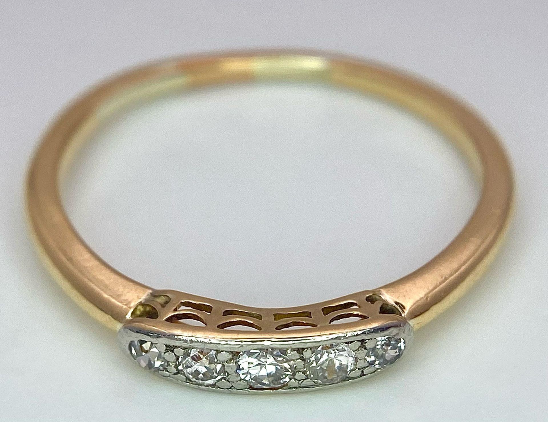 An 18K Yellow Gold and Platinum Vintage 5 Stone Diamond Ring. Size R, 2.2g total weight. Ref: 8502 - Image 6 of 9