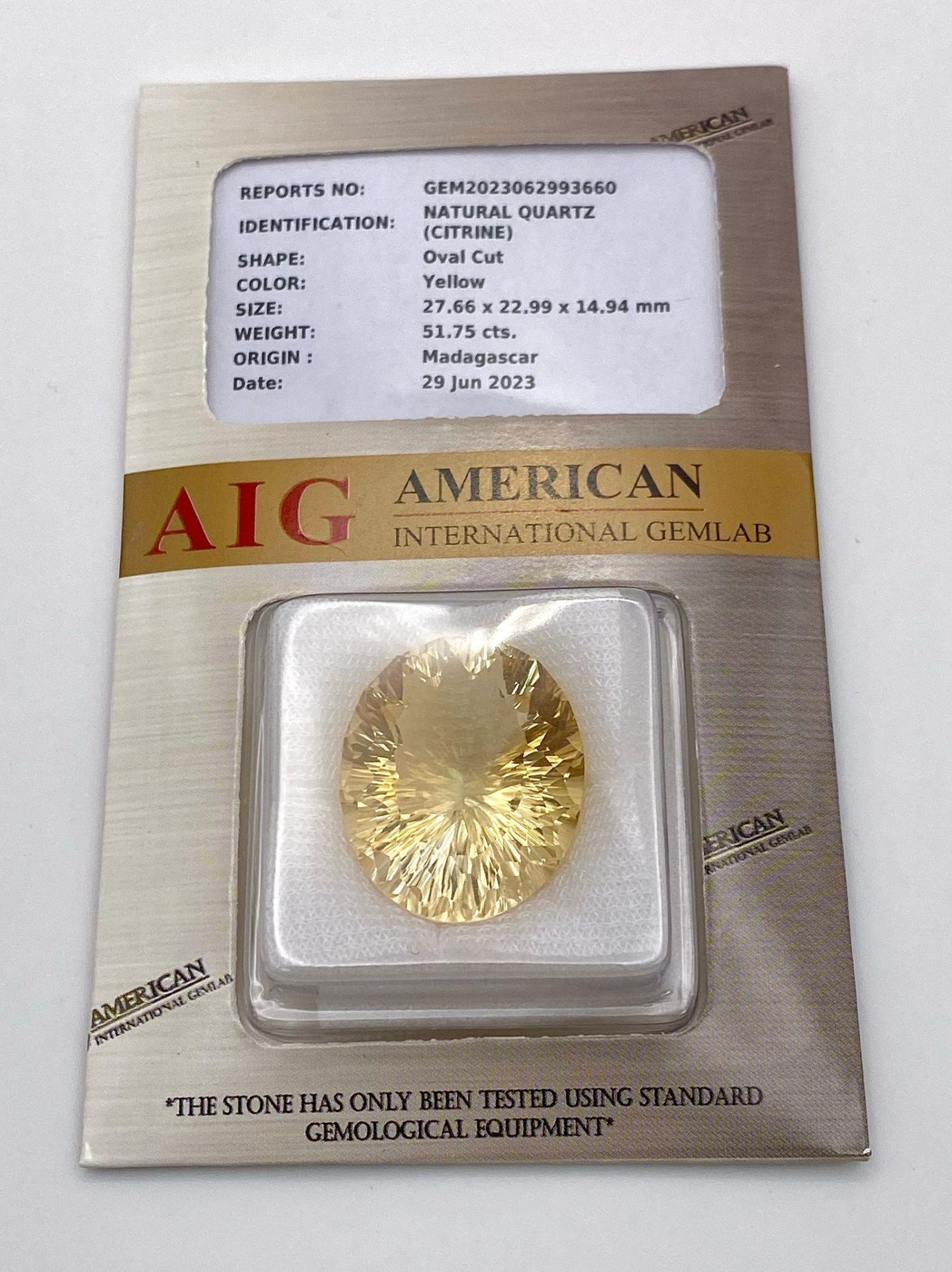 A Sealed 51.75ct Madagascar Natural Citrine Gemstone - Oval cut. Comes with the AIG Certificate. - Bild 2 aus 5