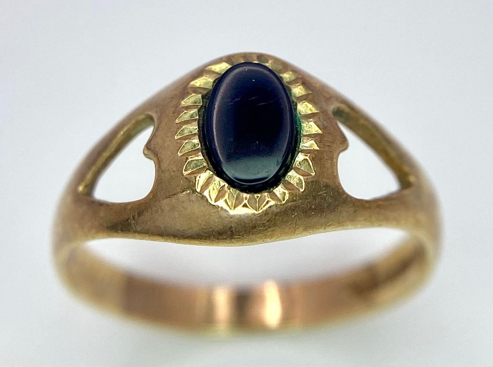 A 9K Yellow Gold Black Onyx Ladies Ring. Size K. 1.83g total weight. - Image 2 of 6