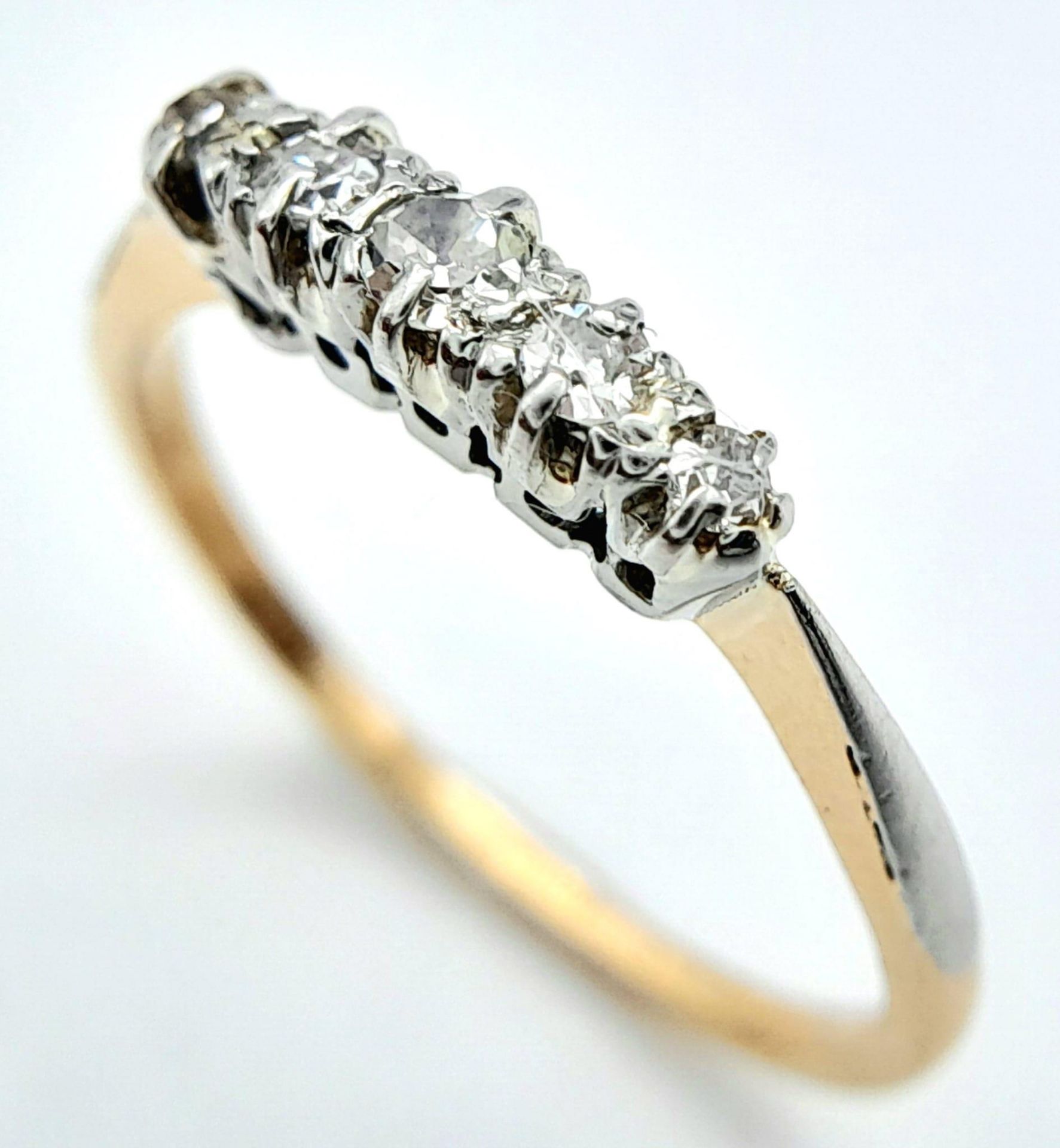 AN 18K YELLOW GOLD VINTAGE OLD CUT DIAMOND 5 STONE RING. 0.20CT. 2.1G SIZE. L 1/2. - Image 2 of 5