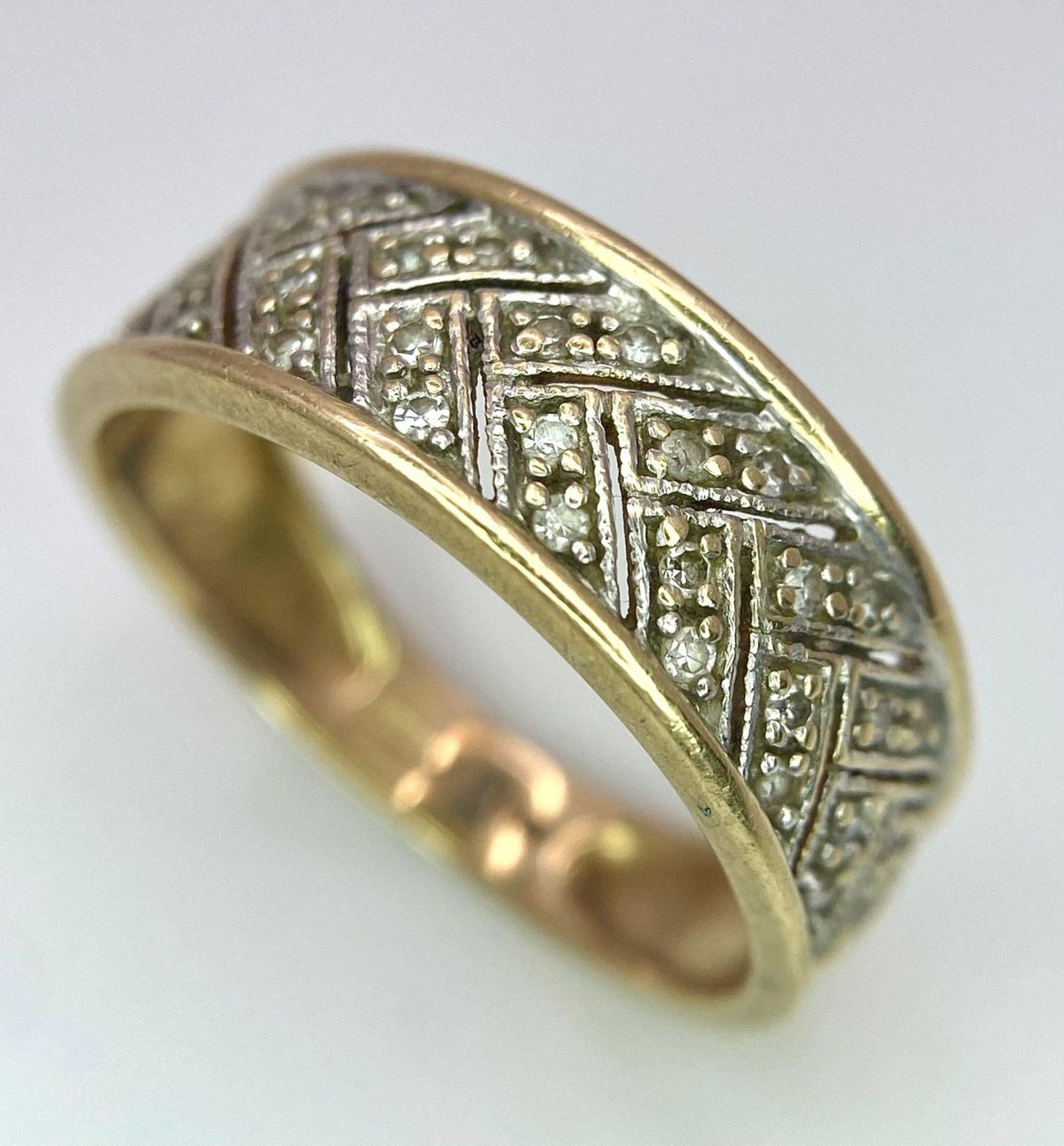 14K YELLOW GOLD DIAMOND SET BAND RING, WEIGHT 3.3G SIZE O - Bild 3 aus 14