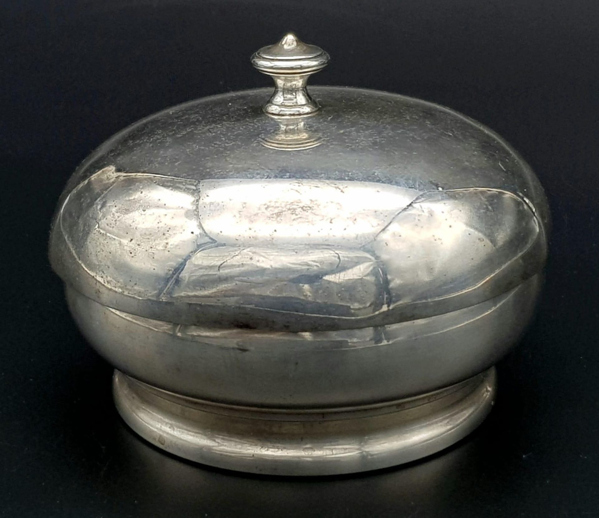 A SOLID SILVER TRINKET BOX IN THE SHAPE OF A SERVICE BELL . 164gms 11cms DIAMETER - Bild 2 aus 5