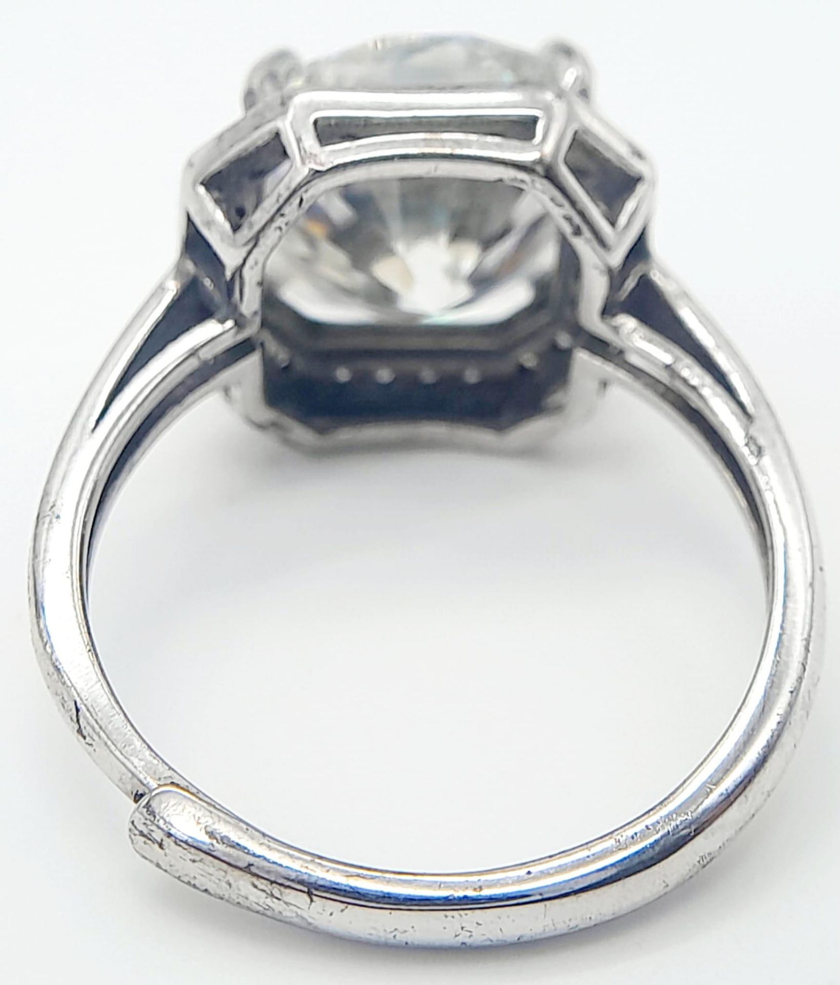 A 5ct Brilliant Round Cut White Moissanite Ring - Set in 925 silver. Size M. Comes with a GRA - Image 6 of 8