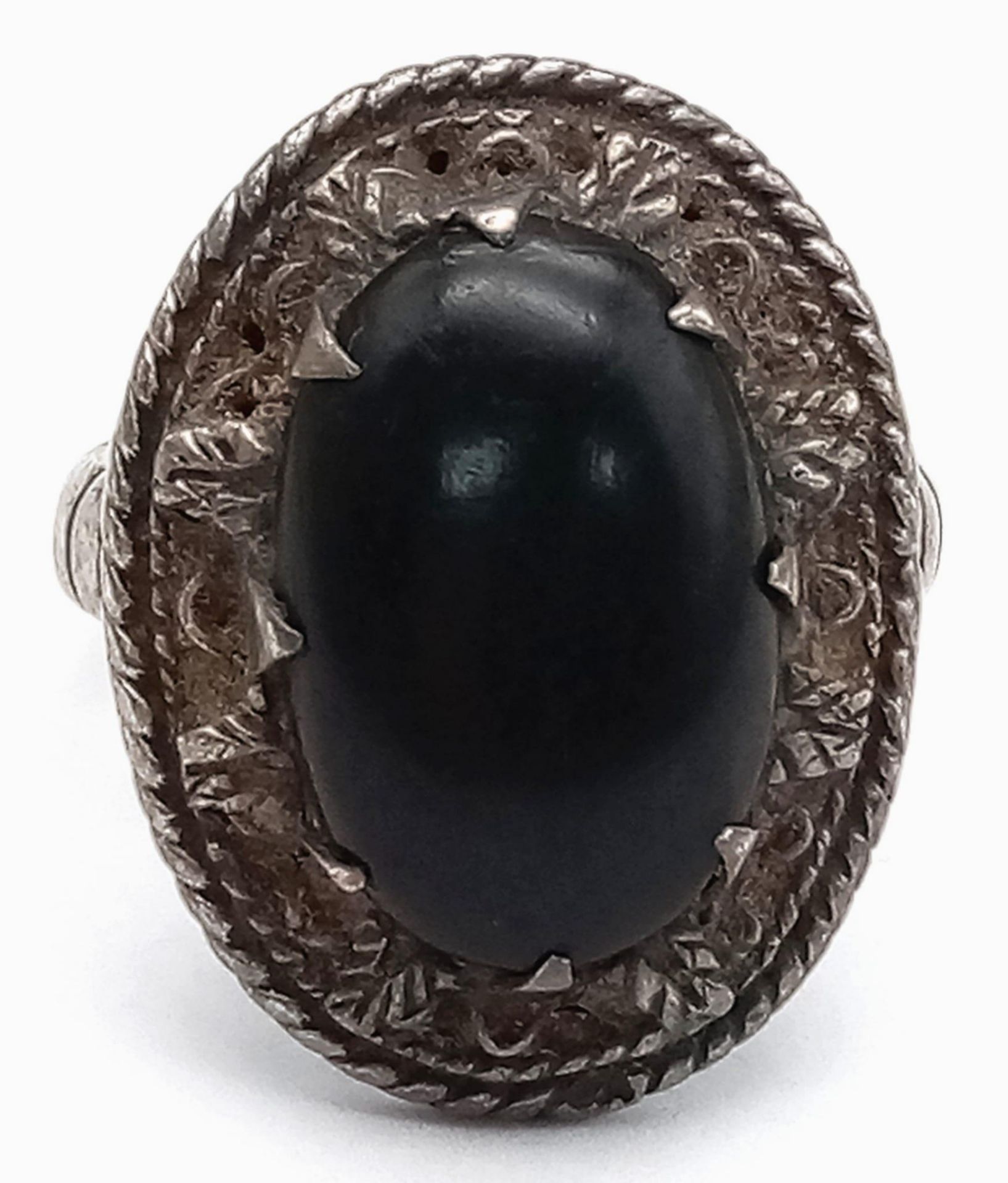 A vintage sterling silver large cabochon Onyx ring. Total weight 6.2G. Sze N. Please see photos - Bild 2 aus 9