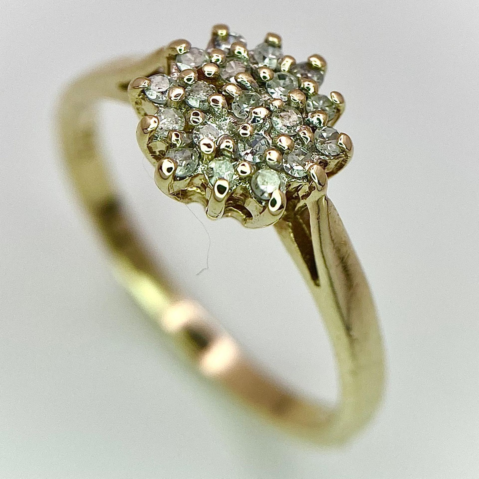 A 9K YELLOW GOLD DIAMOND CLUSTER RING. 0.15CT. 2.2G. SIZE P.