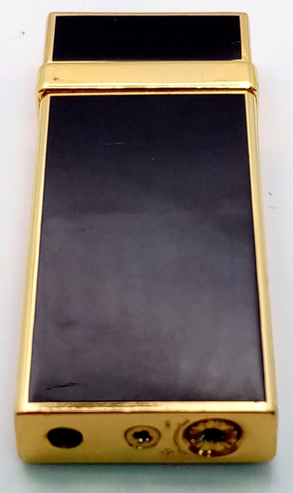 A very elegant Yves Saint Laurent gold plated and black enamelled lighter, dimensions: 63 x 26 x - Bild 3 aus 5