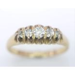 AN 18K YELLOW GOLD VINTAGE OLD CUT DIAMOND 5 STONE RING. 0.35CTW. 3G. SIZE M.