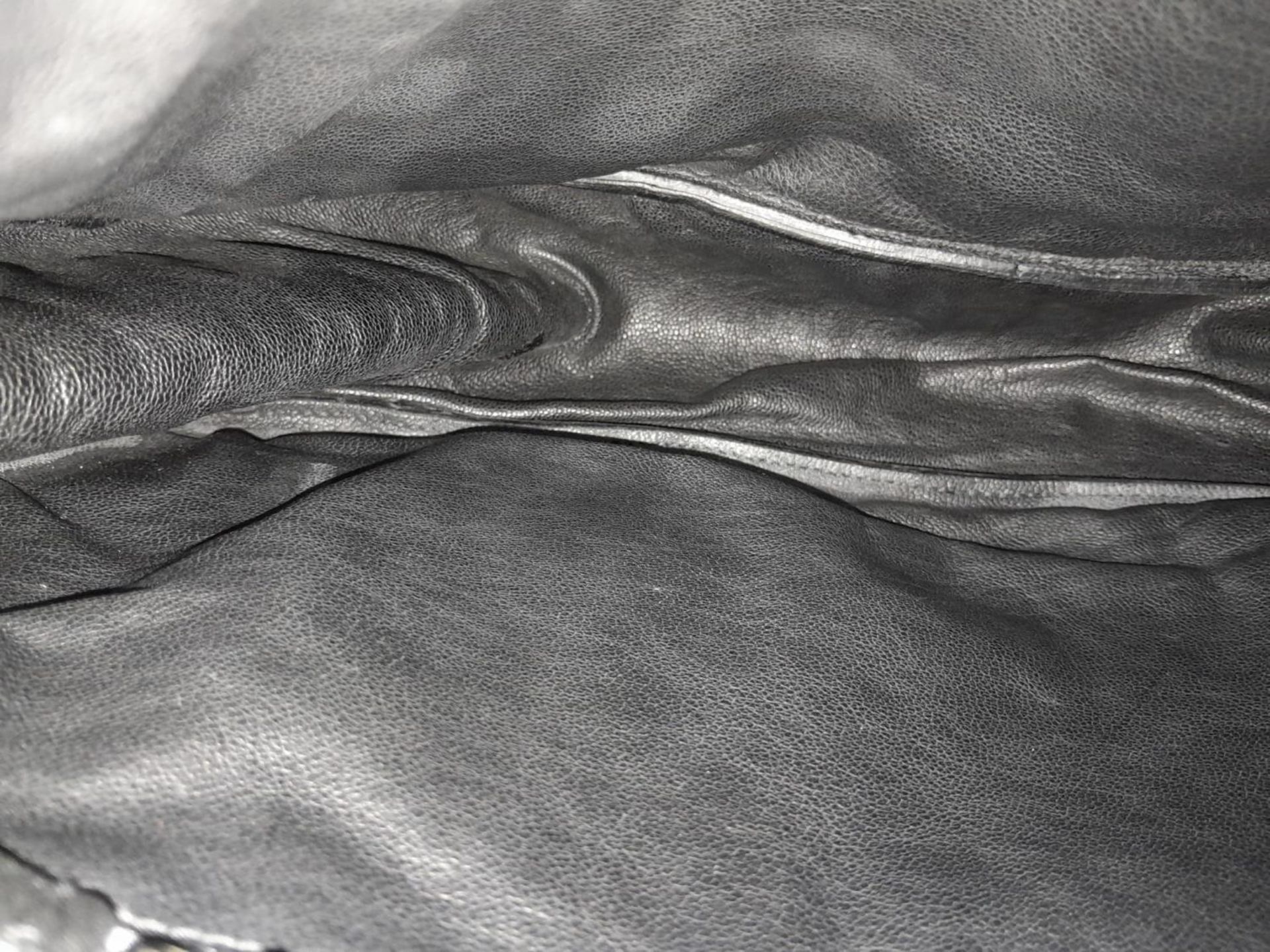 A Prada Black Leather Crossbody Satchel Bag. Textured exterior with buckled flap. Spacious leather - Bild 8 aus 14