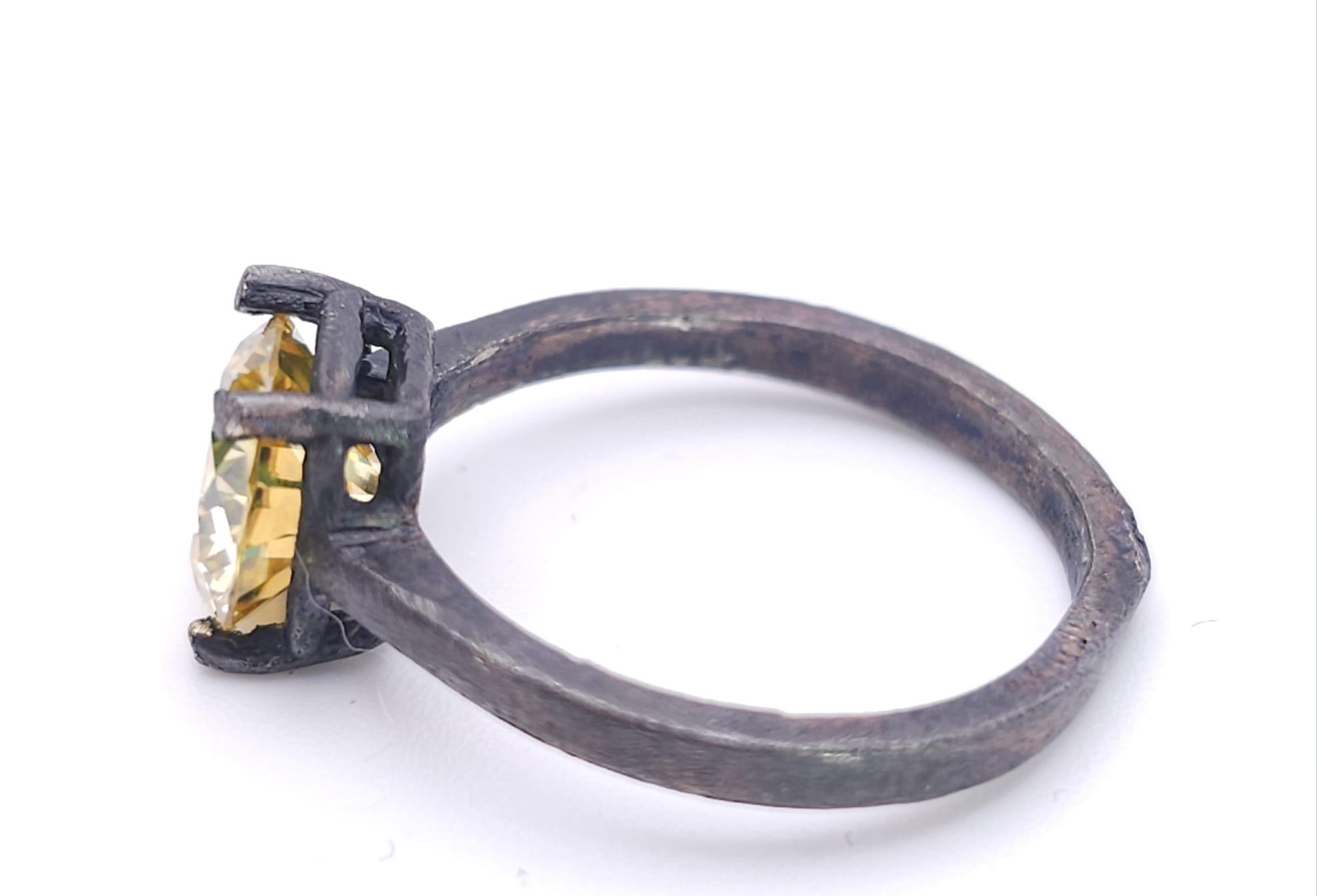A sterling silver, with a black patina, solitaire ring with a round cut, yellow moissanite (2 - Image 4 of 13