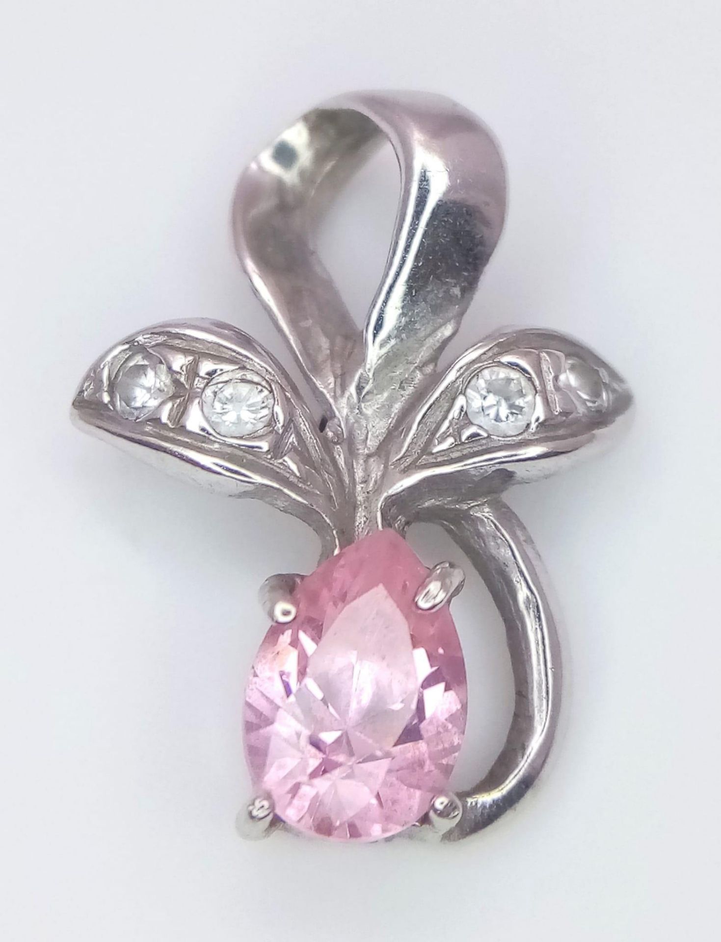 AN 18K WHITE GOLD DIAMOND & PINK TOPAZ PENDANT. 2.2G. 2CM. - Bild 2 aus 4