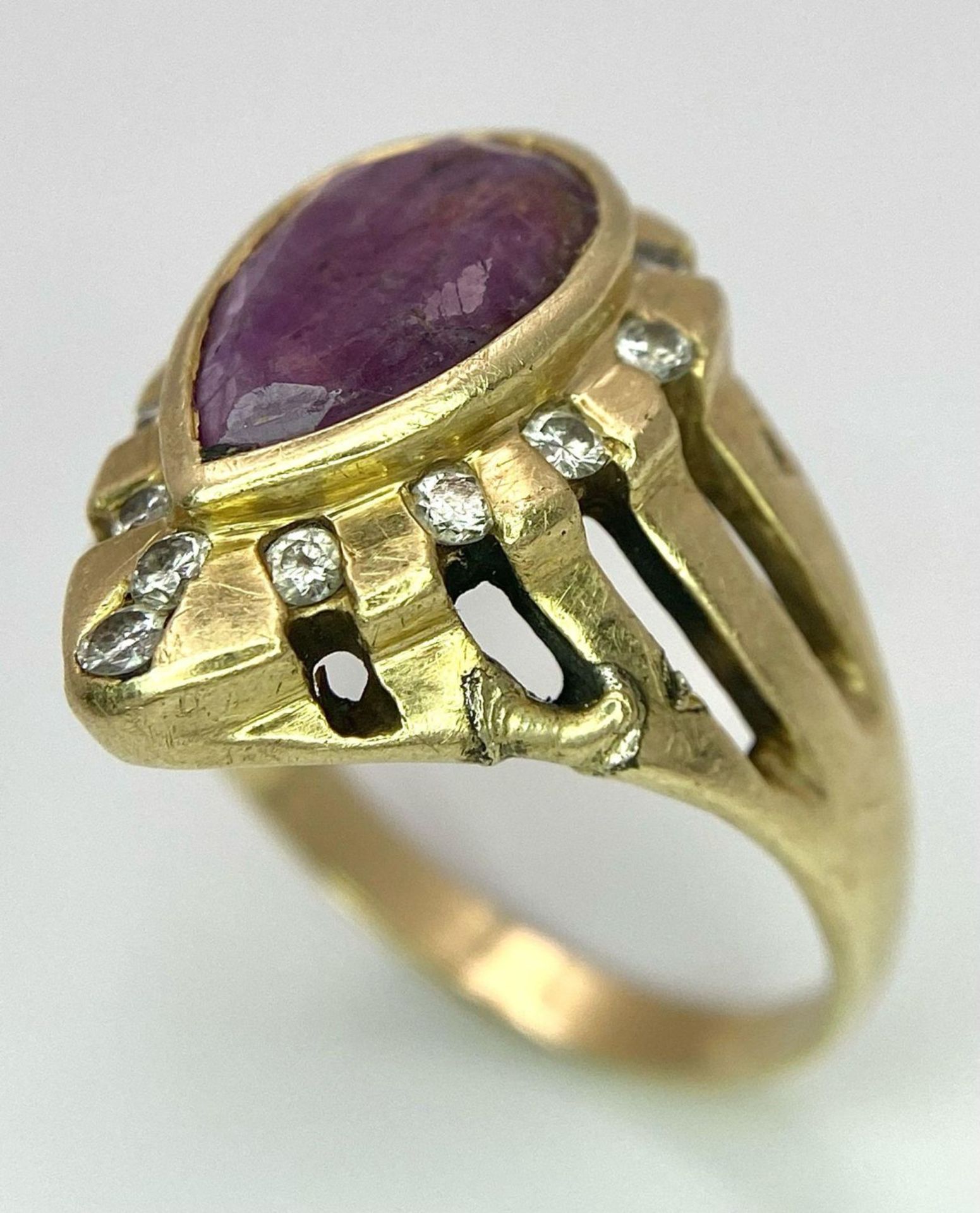 A Vintage 14K Yellow Gold Amethyst and Diamond Ring. Teardrop central amethyst with a diamond - Bild 9 aus 18