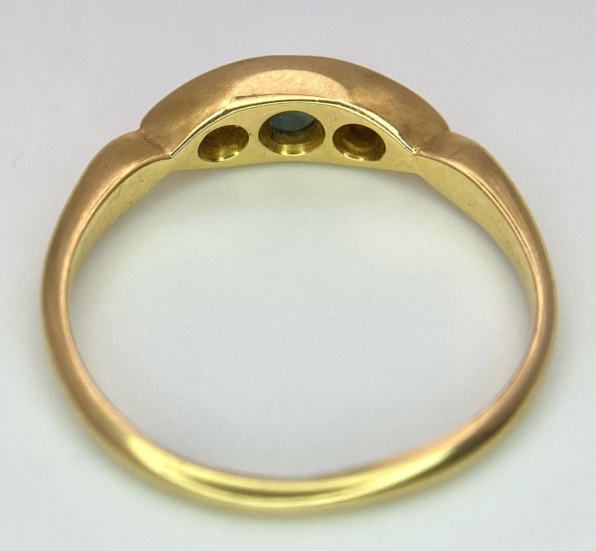 A Vintage 18K Yellow Gold Emerald and Diamond Ring. Size K. 2.56g total weight. - Image 9 of 11