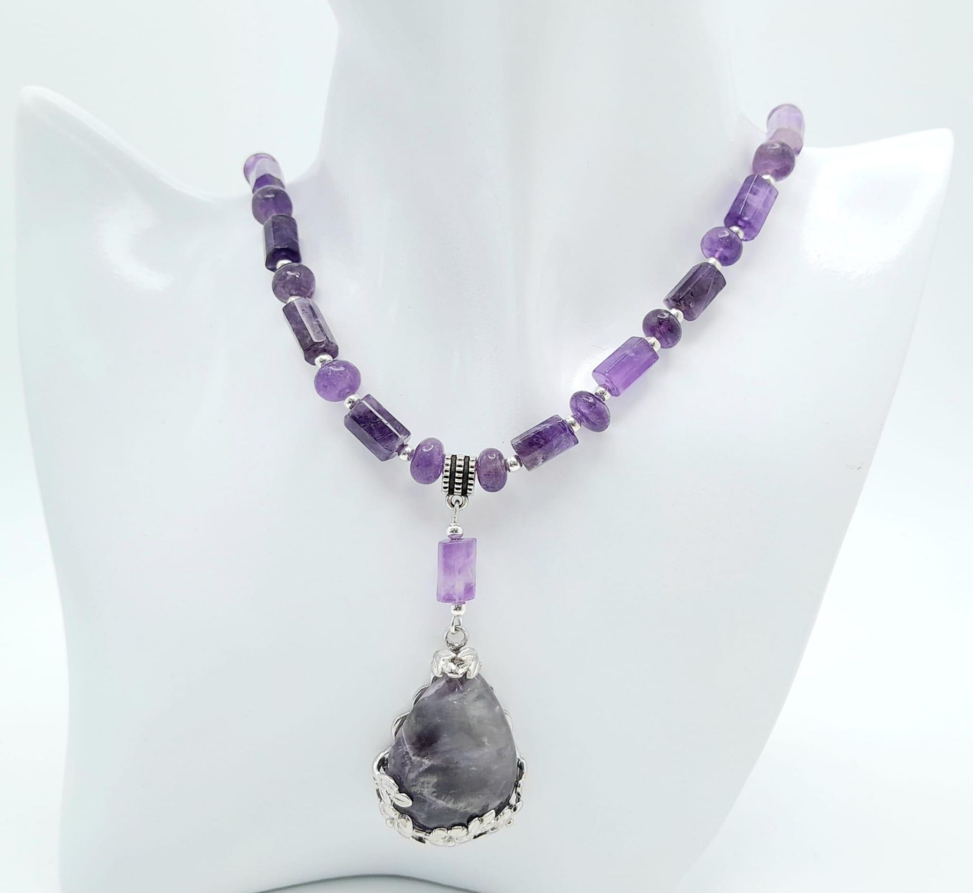 An original Brazilian AMETHYST necklace and earrings set, with round and cylindrical alternating - Image 2 of 12