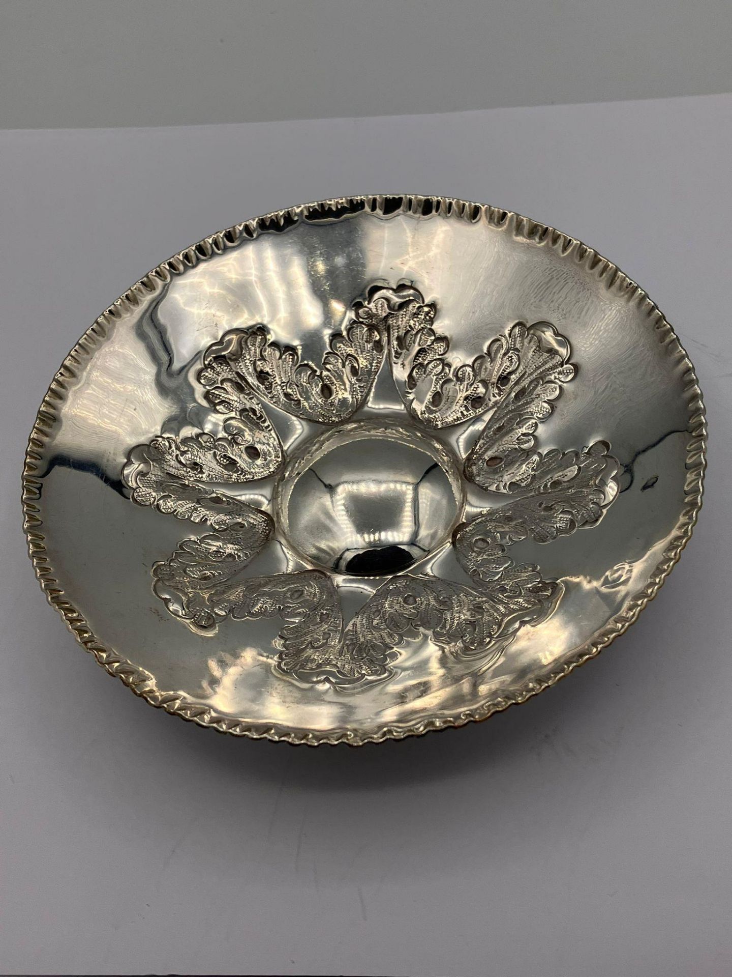 Vintage ASPREY of LONDON SILVER DISH. Beautifully decorated. 12.5 cm diameter. 126 Grams.