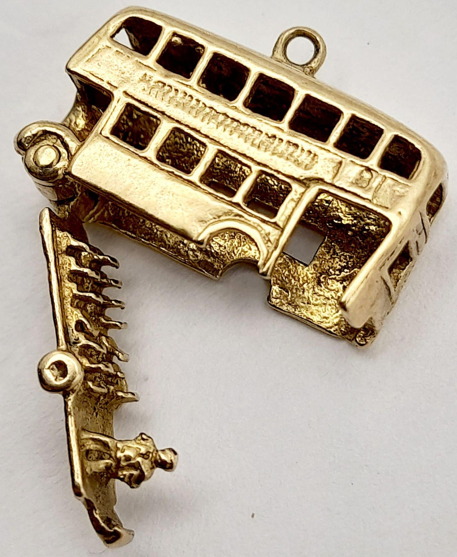 A 9K Yellow Gold London Bus Pendant/Charm. 2cm. 3.7g weight - Image 3 of 6