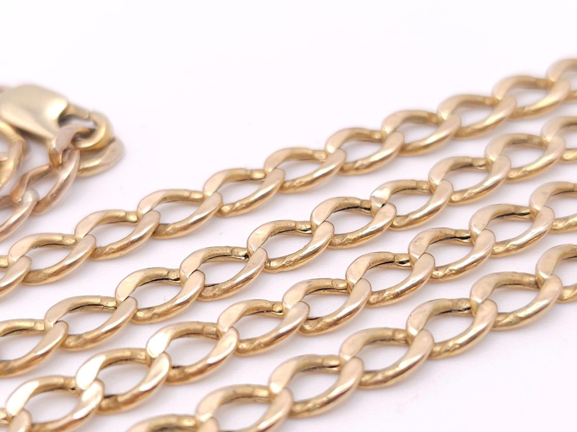 A 9K Yellow Gold Flat Curb Link Chain. 53cm length. 5.5g weight. - Image 2 of 5