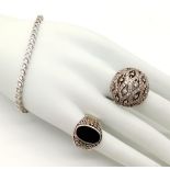 3 X STERLING SILVER ITEMS TO INCLUDE: A STONE SET TENNIS BRACELET, A STONE SET BUBBLE RING SIZE P