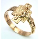 A 9K YELLOW GOLD CRUCIFIX CROSS DESIGN RING. 2.2G. SIZE Q