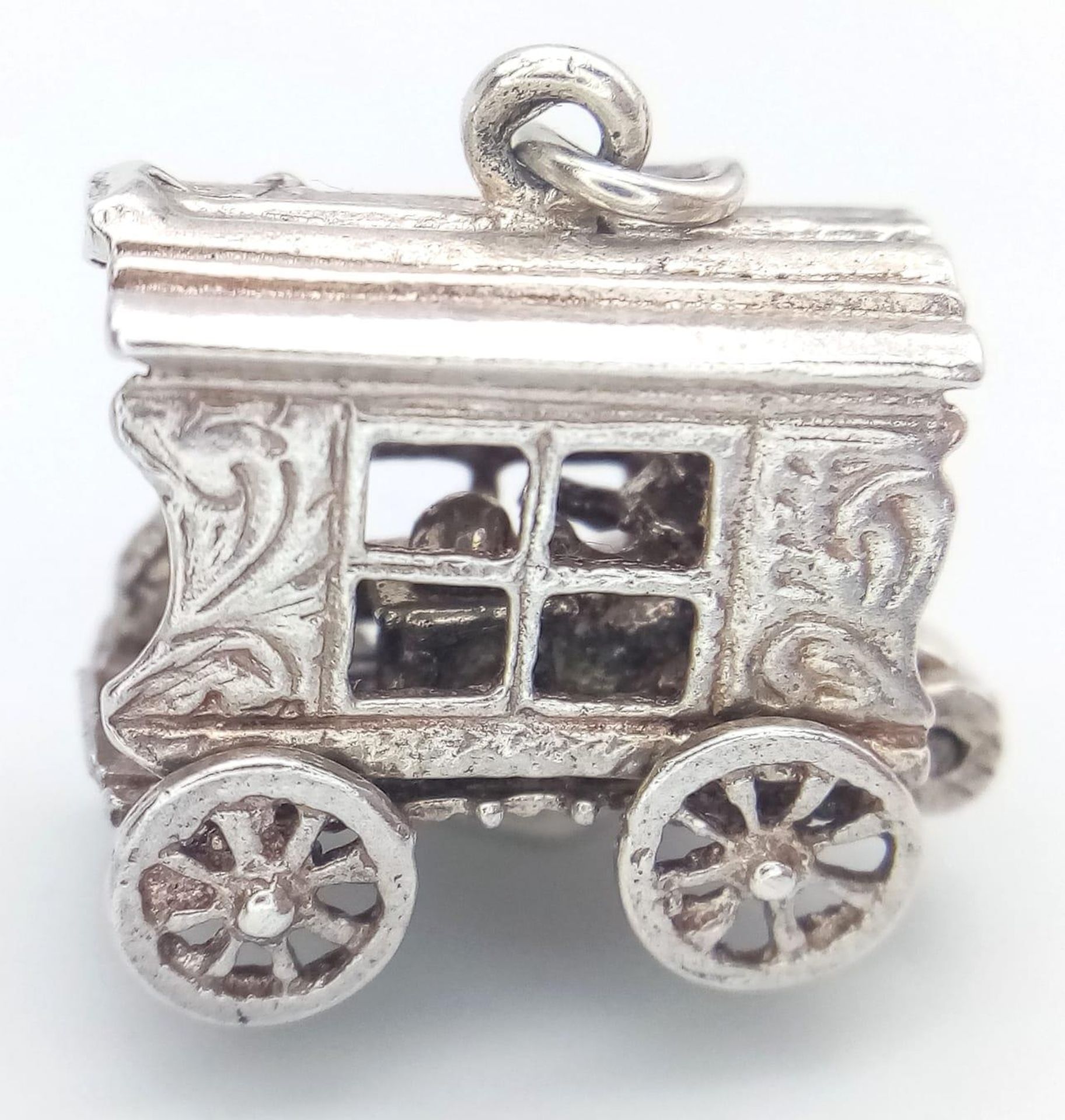 A collection of 3 sterling silver automotive charms/pendants. Total weight 17.4G. - Image 3 of 6