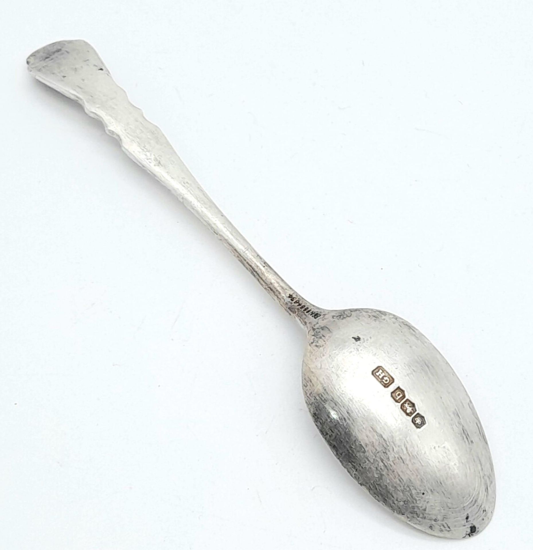 An antique sterling silver teaspoon with full Sheffield hallmarks, 1919. Total weight 14.6G. Total - Image 2 of 10