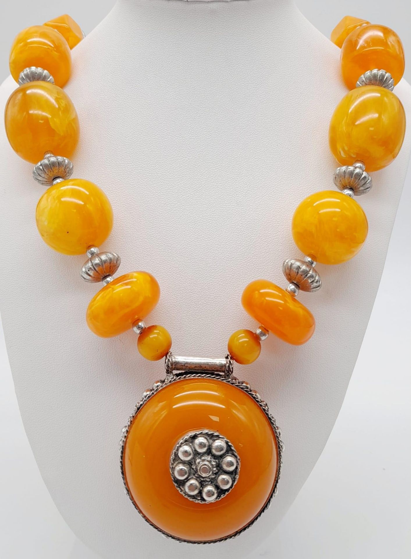 A Berber Amber Resin Statement Necklace and Pendant. 56cm length. - Image 3 of 7