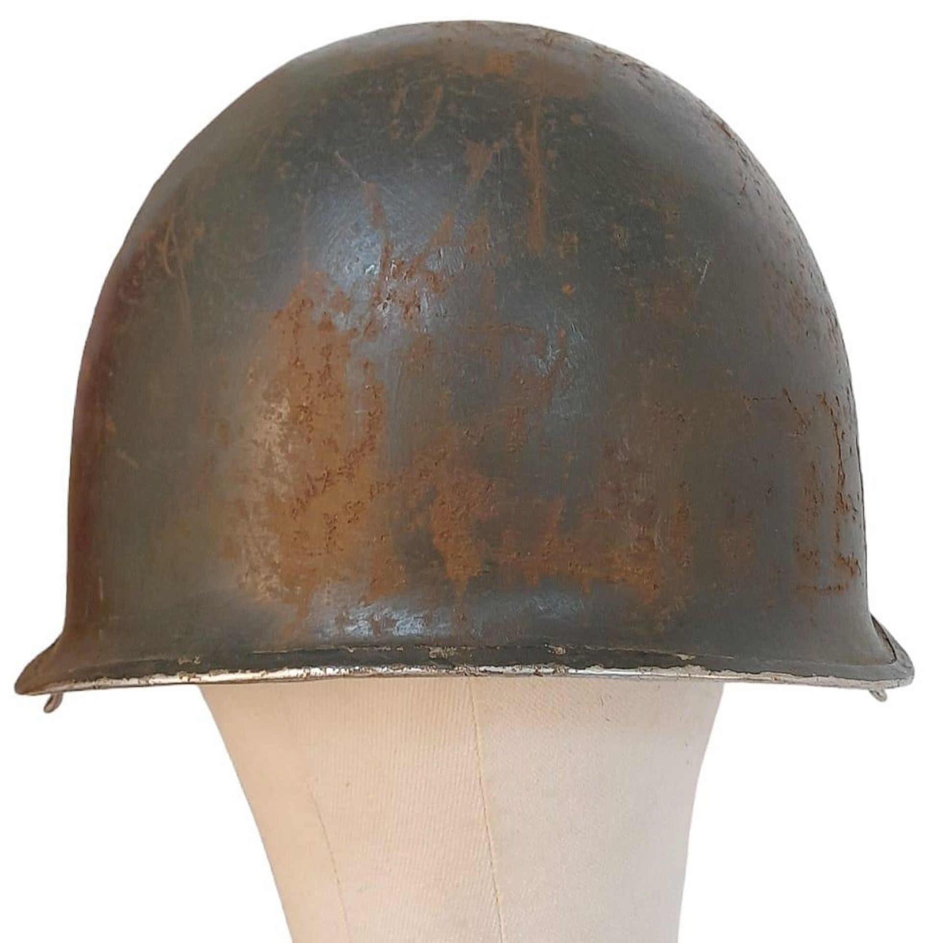 WW2 US Front Seam Swivel Bale M1 Helmet. Badged to a Tank Destroyer Unit. Found in a junk shop - Image 2 of 4