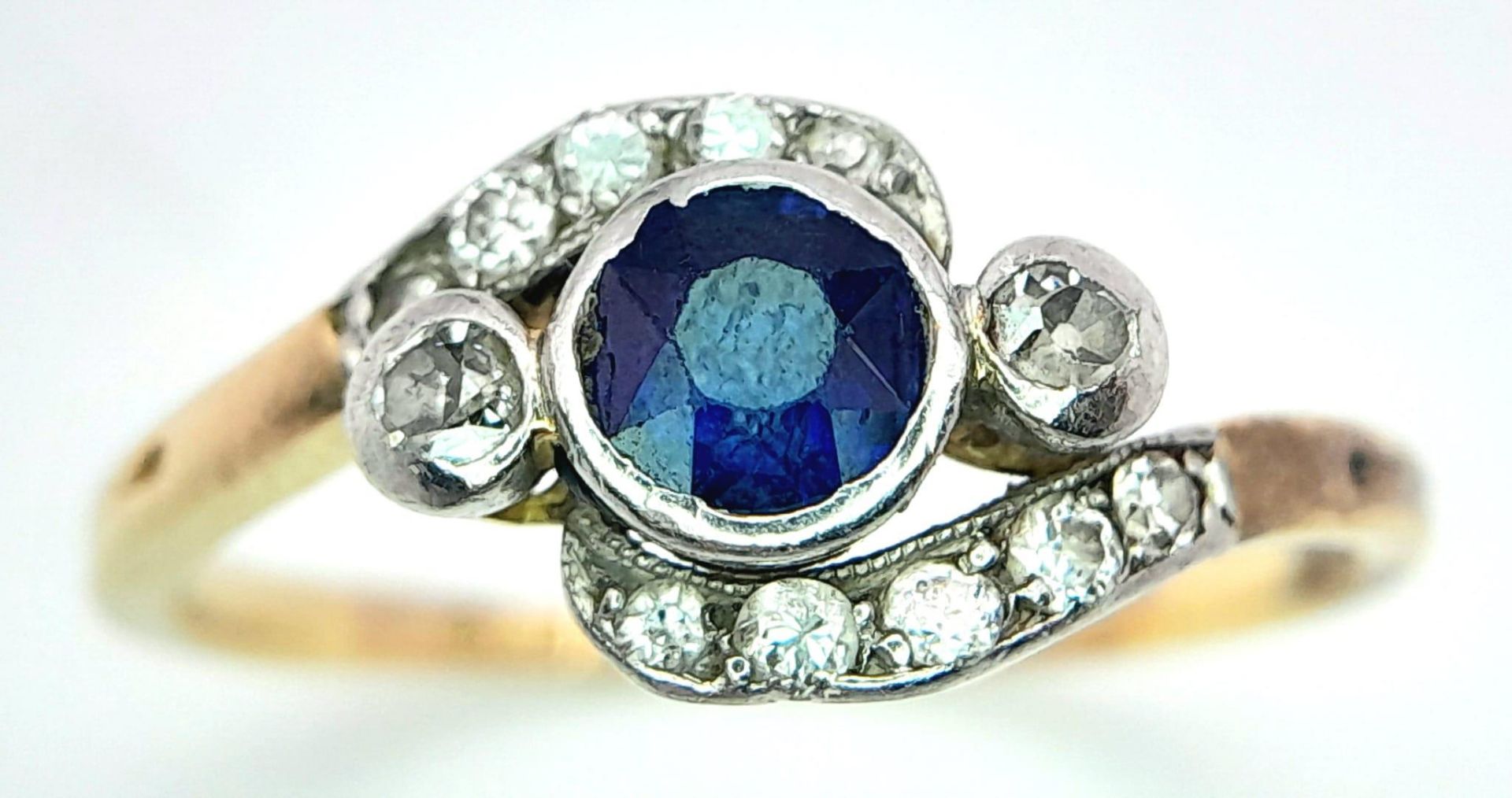 AN 18K YELLOW GOLD VINTAGE OLD CUT DIAMOND & SAPPHIRE RING. 2.5G. SIZE O.