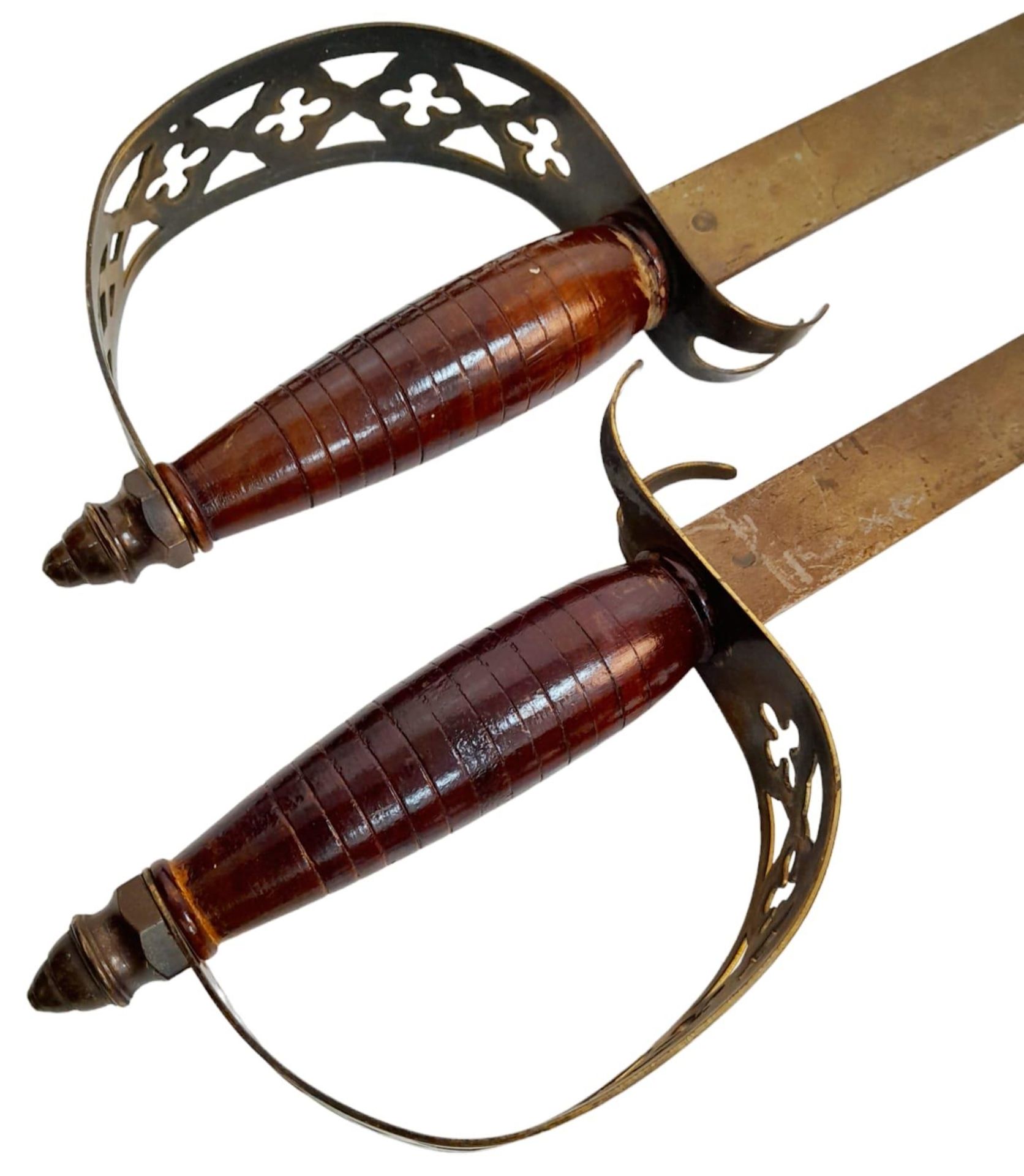 A Pair of Decorative Repro Dress Swords. 75cm - Bild 4 aus 6