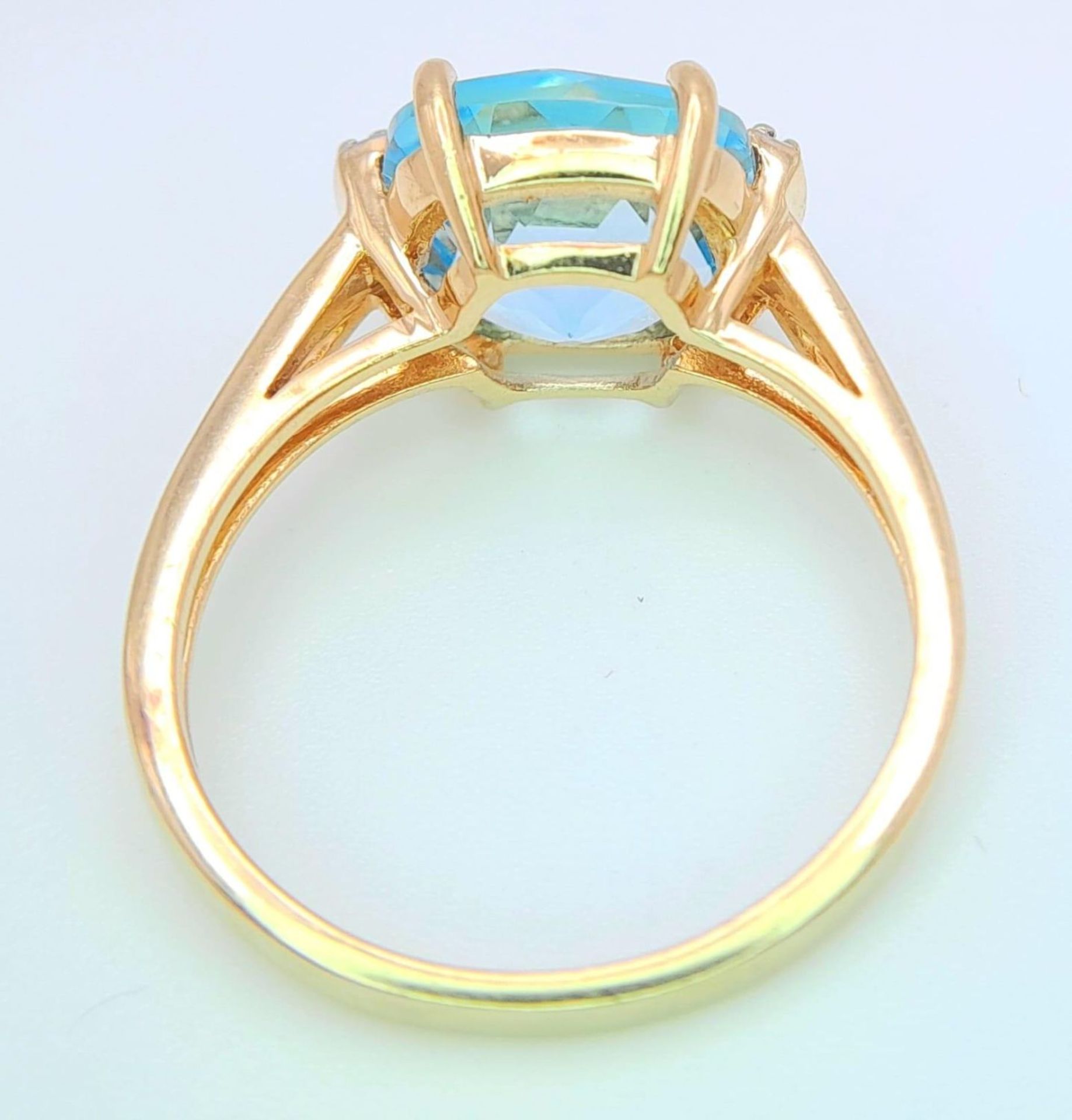 A very attractive 14 K yellow gold ring with a large, cushion cut aquamarine and a pair of - Image 13 of 14