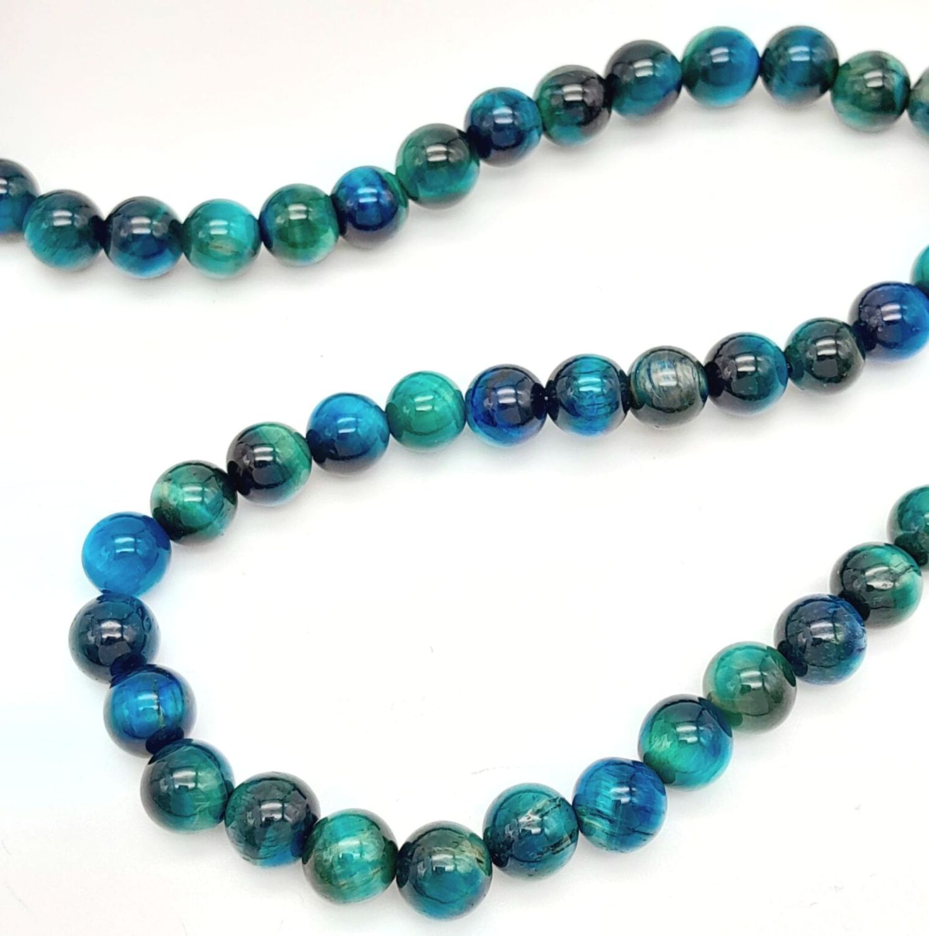 A blue (colour enhanced) tiger's eye necklace bringing luck and prosperity to the owner! Length: - Image 4 of 5