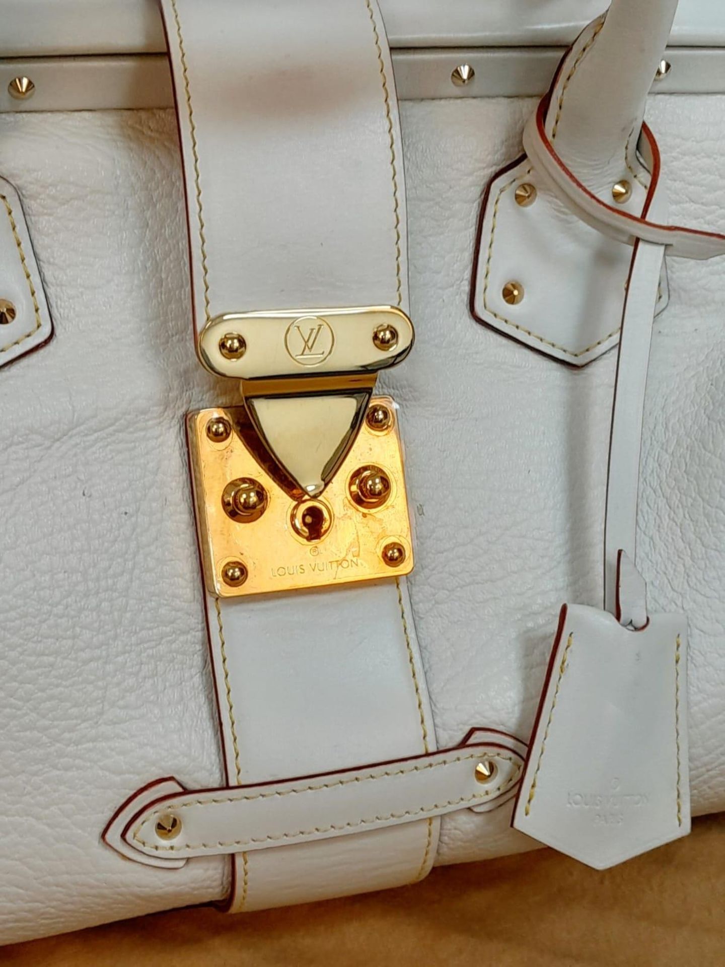 A Louis Vuitton Manhattan PM Suhali Leather Handbag. Soft white textured leather exterior with - Image 8 of 9